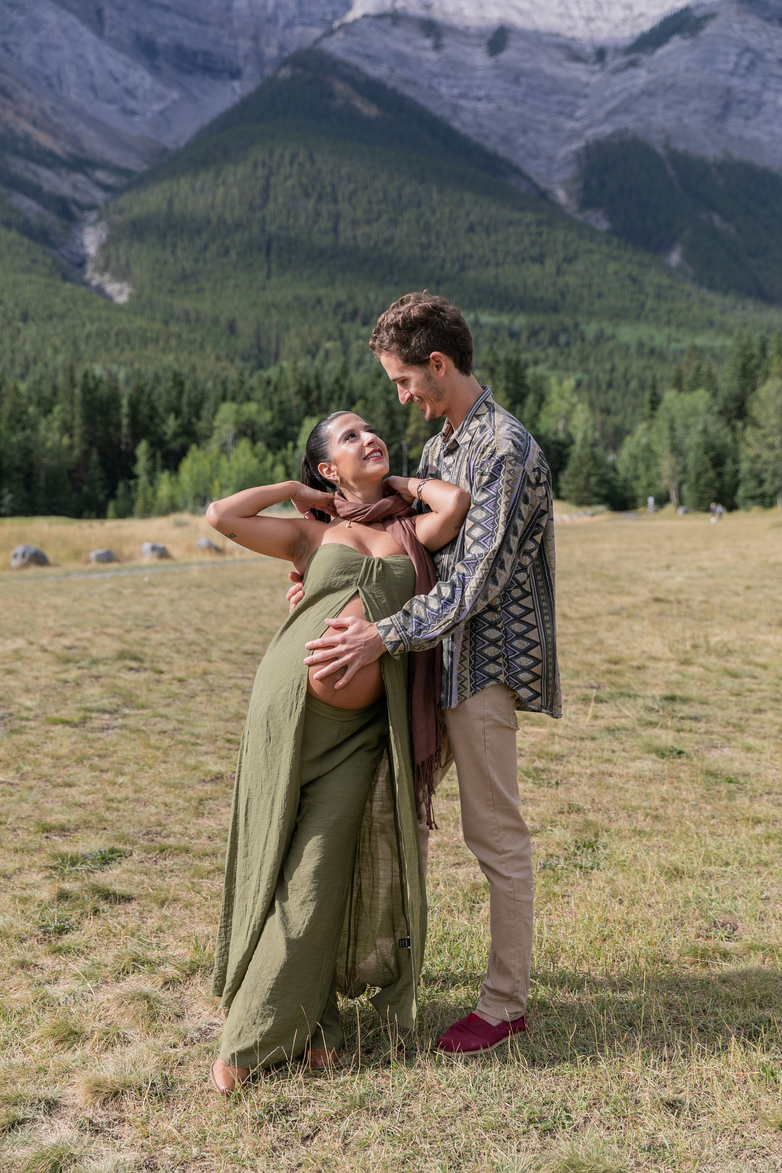 Maternity Photos — Canmore — Daniella. Fotografía accesible en Calgary