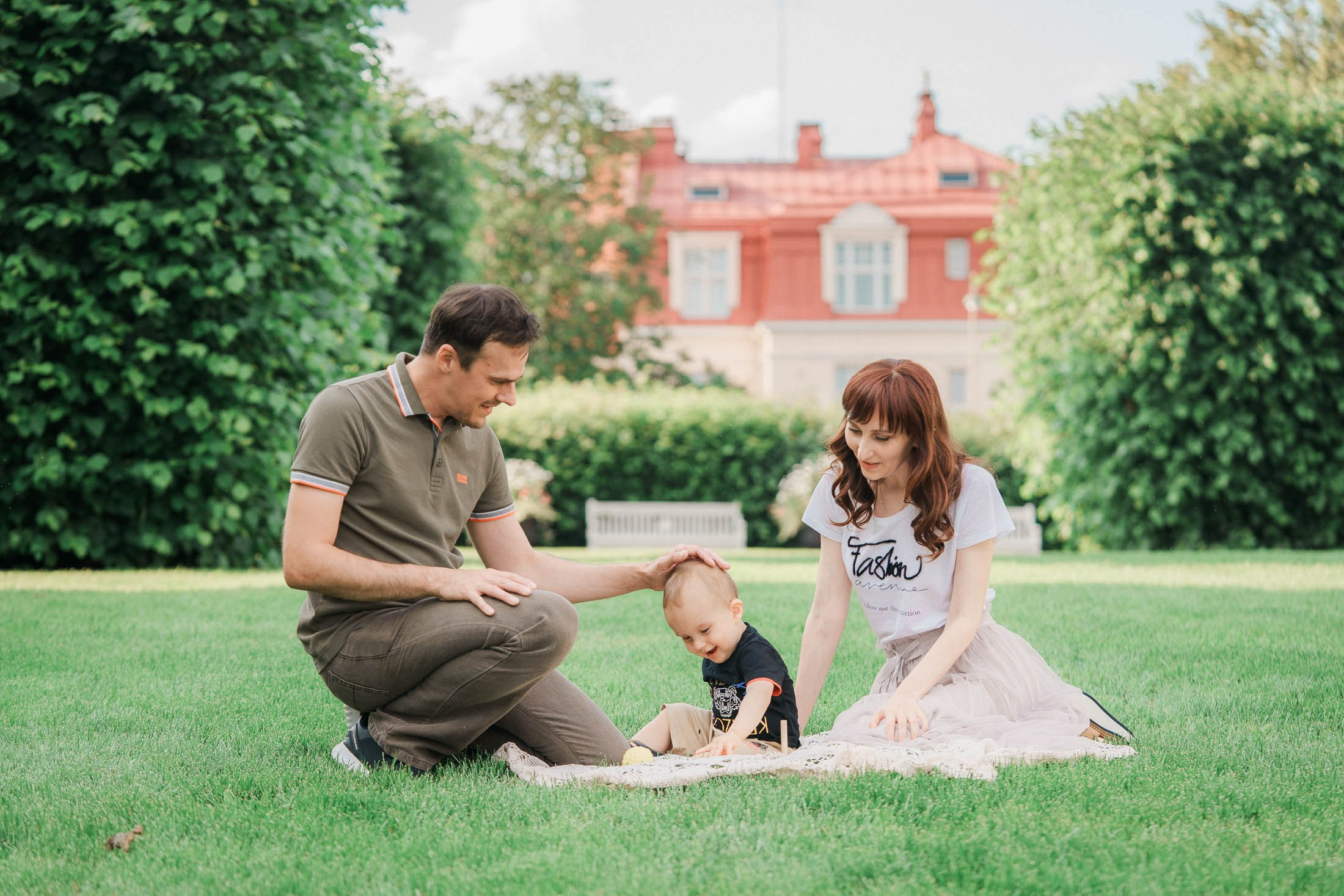 Lapsi- ja perhekuvaus Eiranrannassa ja Juhani Ahon puistossa