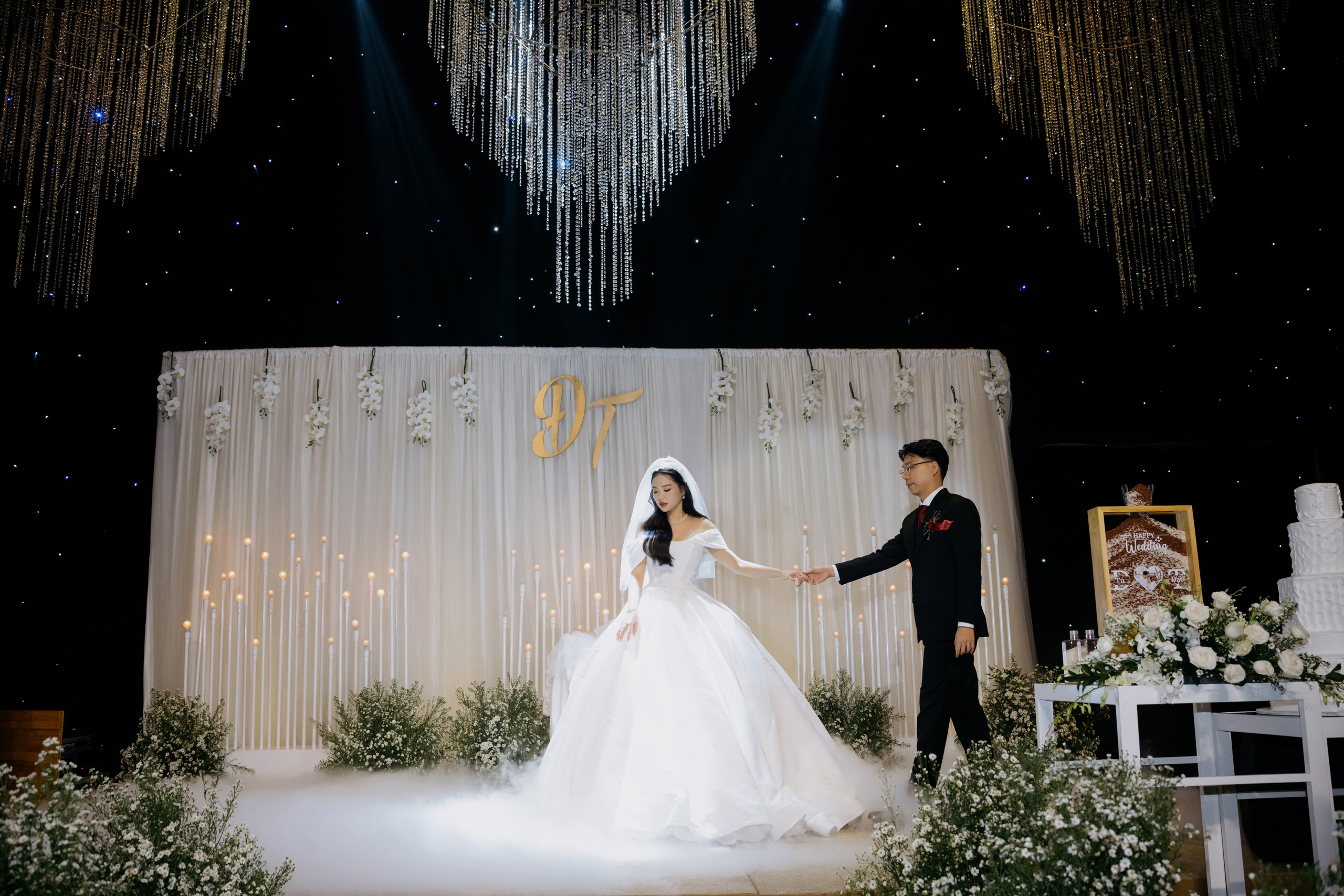 DAT & TU / Wedding Party. Saigon Wedding Present | Art Beyond Moments