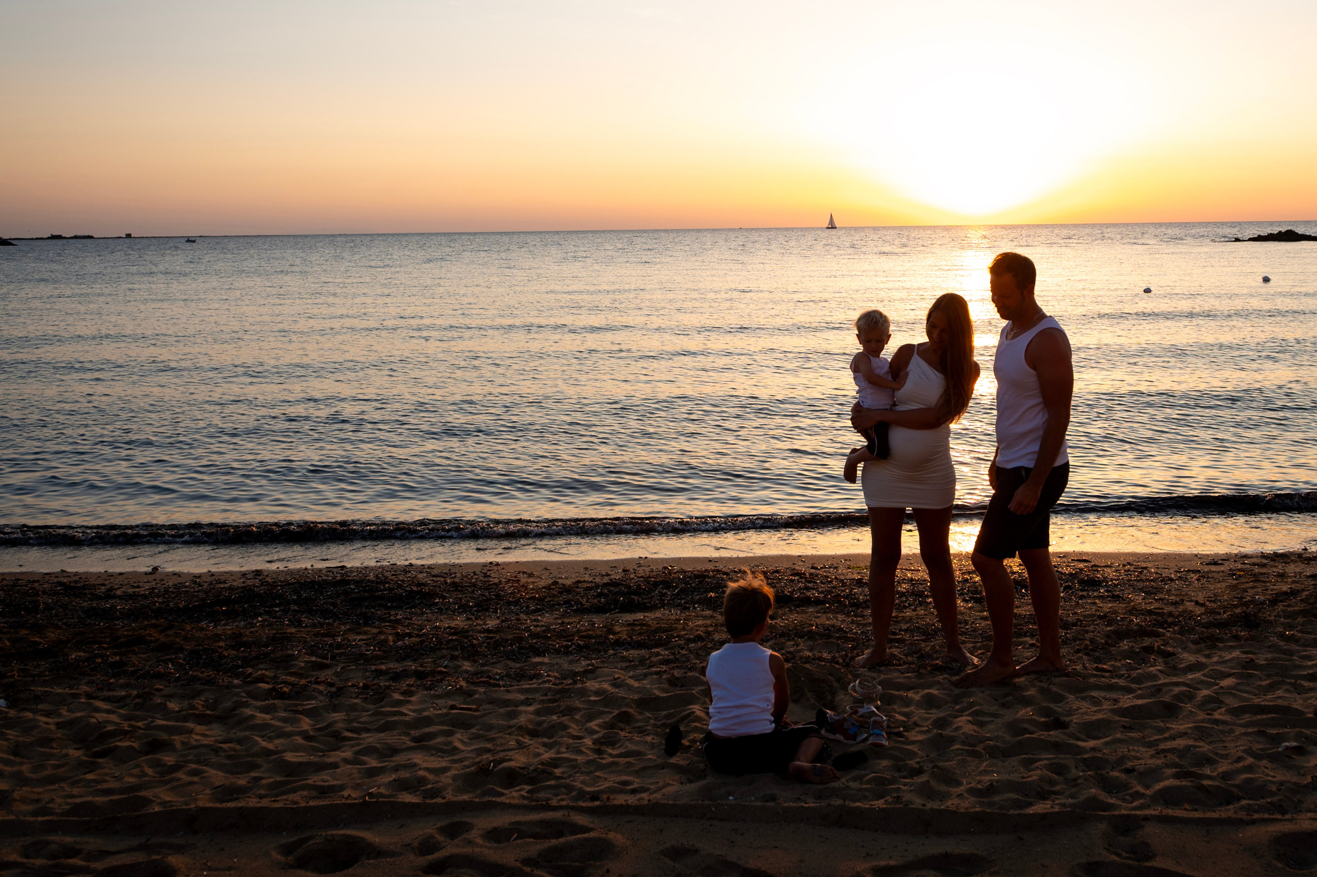 Family Photoshoot in Gallipolli with Sandro&Laura. Vacation & Portrait Photographer in Puglia and Matera| Romantic Photo Walks in Italy