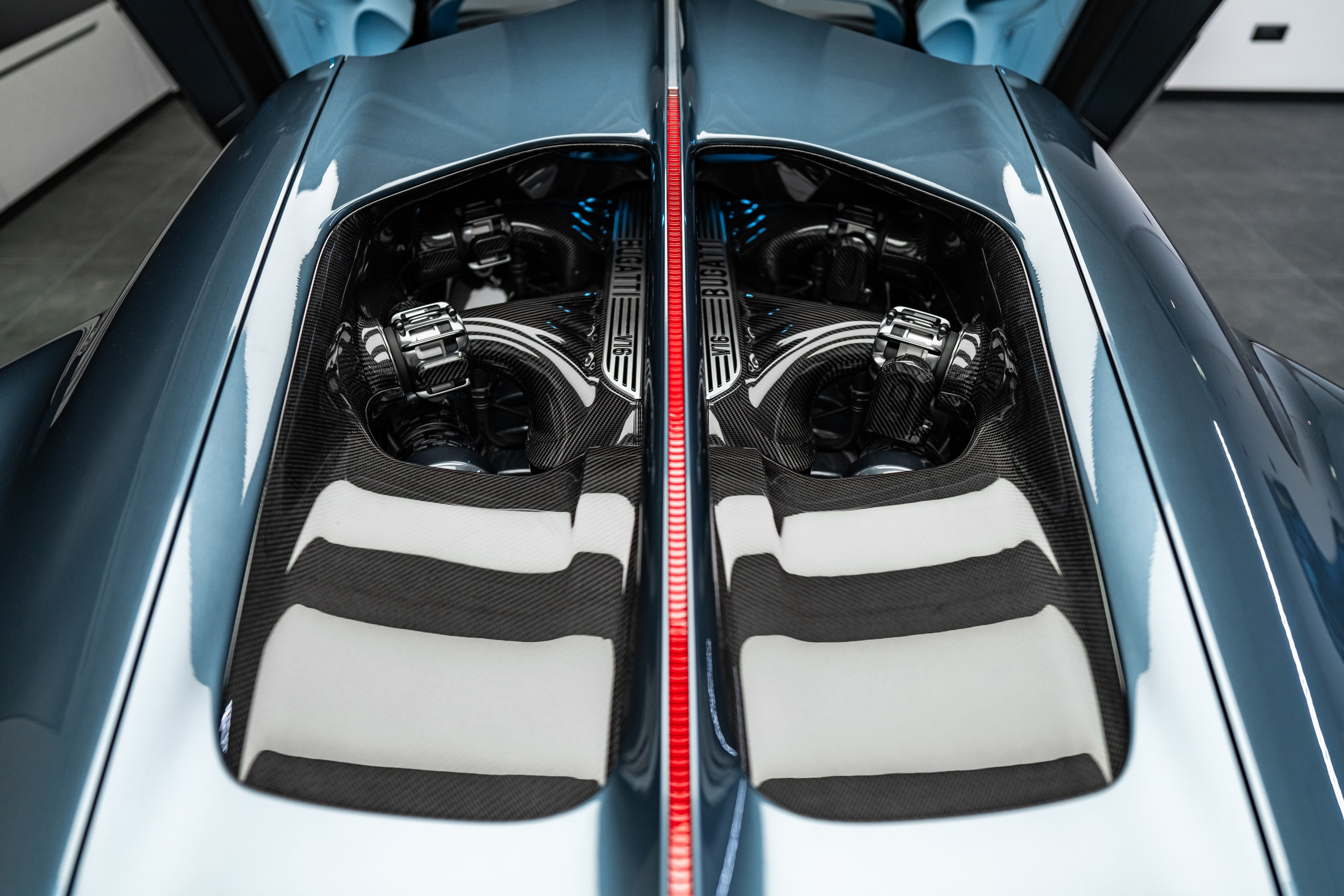 BUGATTI. WORLDWIDE COMMERCIAL AUTOMOTIVE PHOTOGRAPHER