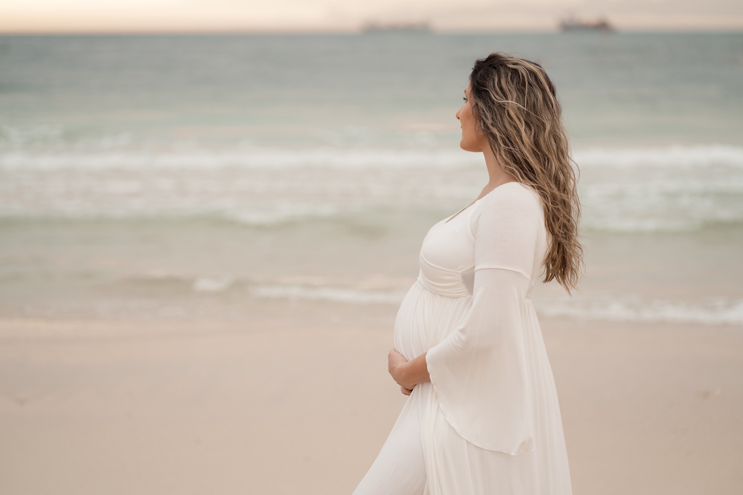 Wind, sand and new beginnings. Angela Iakovleva — Family Photographer in Dubai