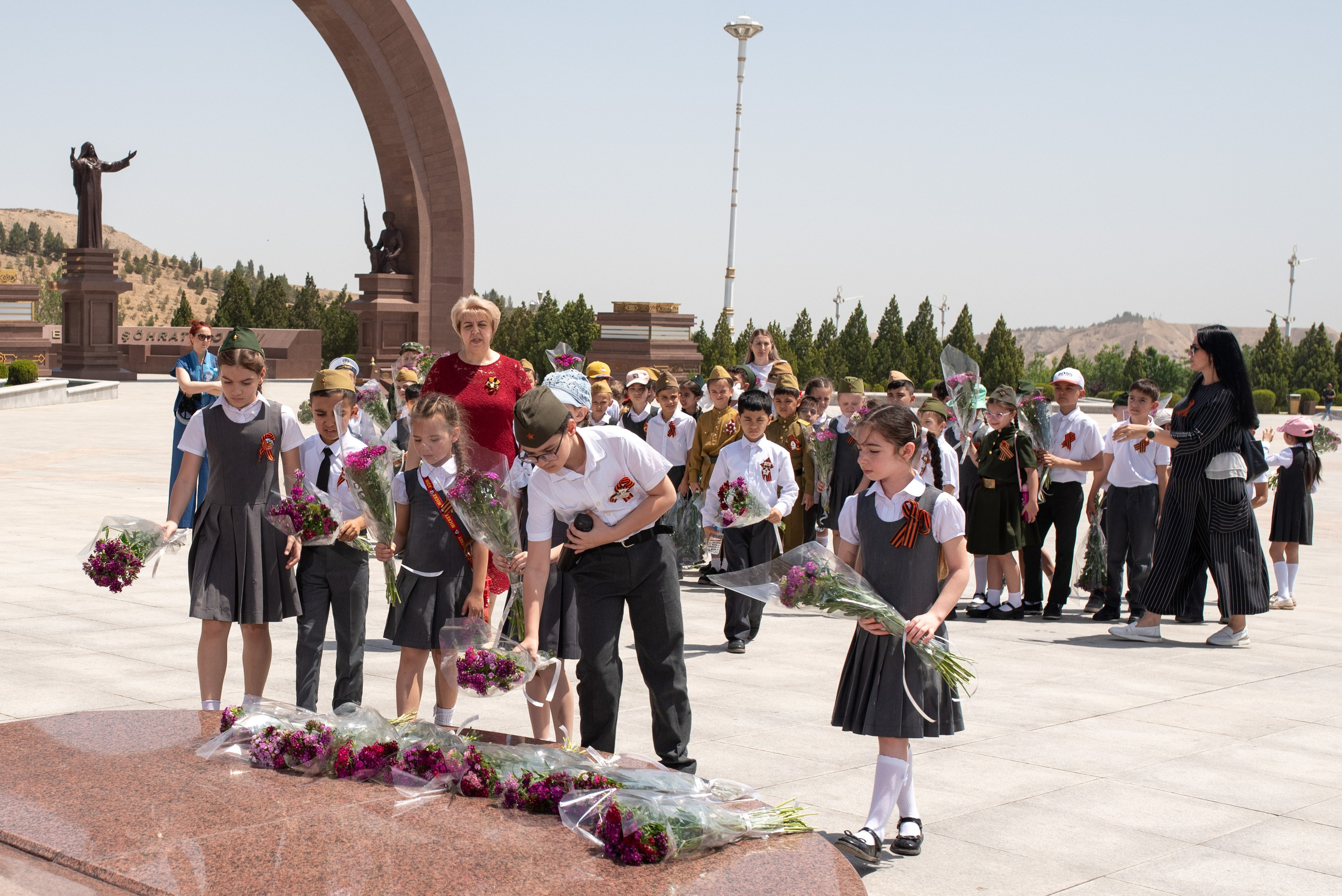 Вечный огонь 2"А» класс. Ваш фотограф в Ашхабаде Гамлет Осипов