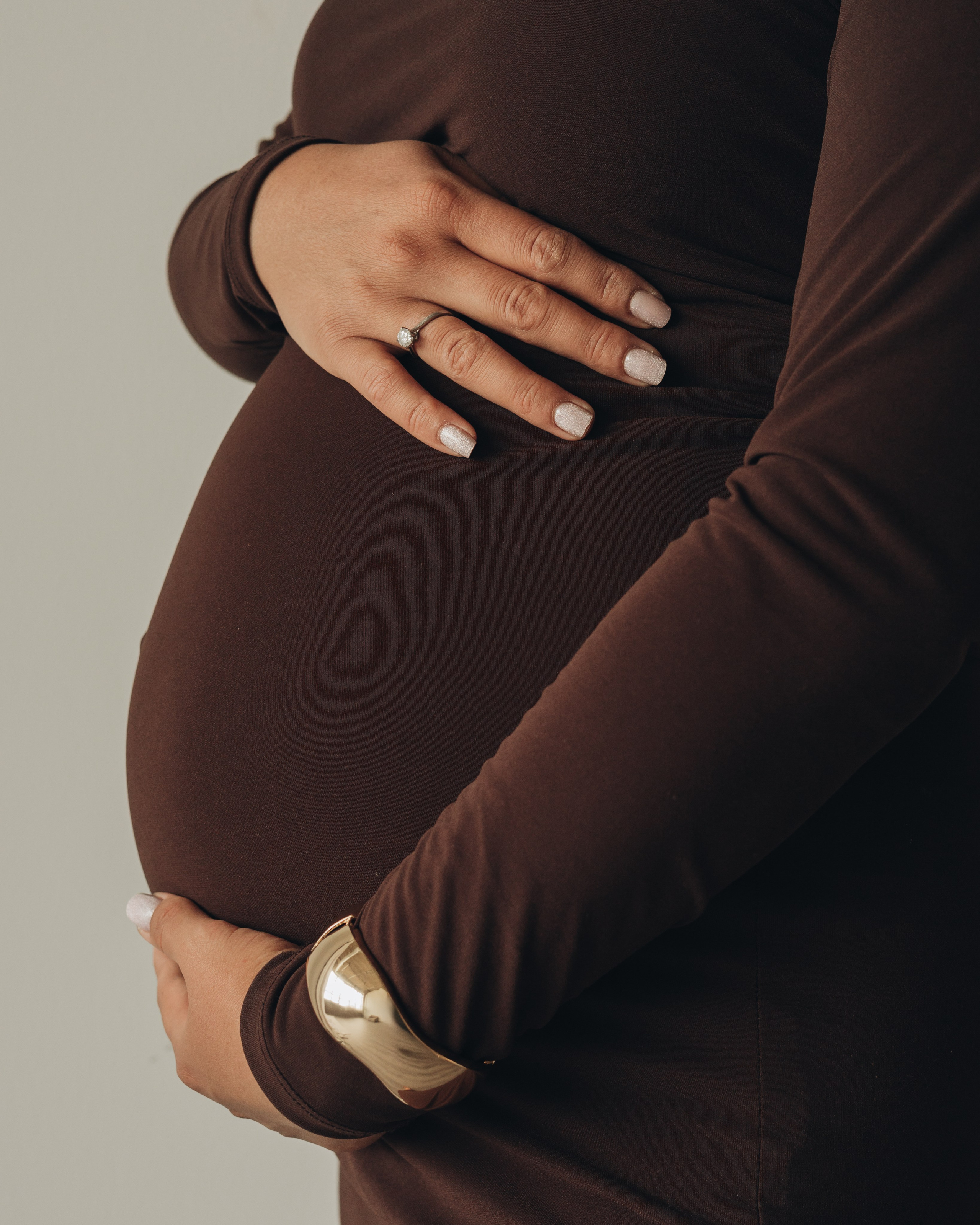 Elegant maternity portraits in chicago