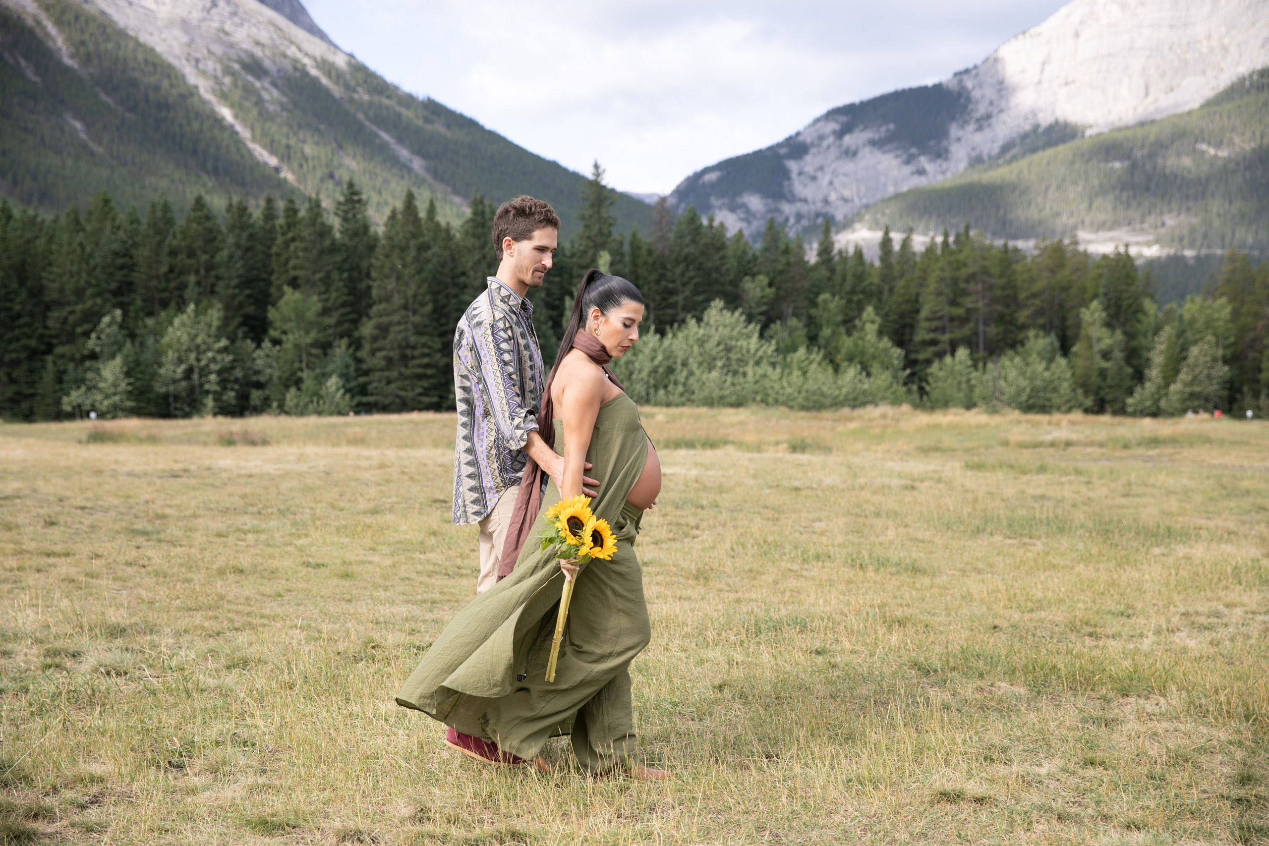 Maternity Photos — Canmore — Daniella. Fotografía accesible en Calgary