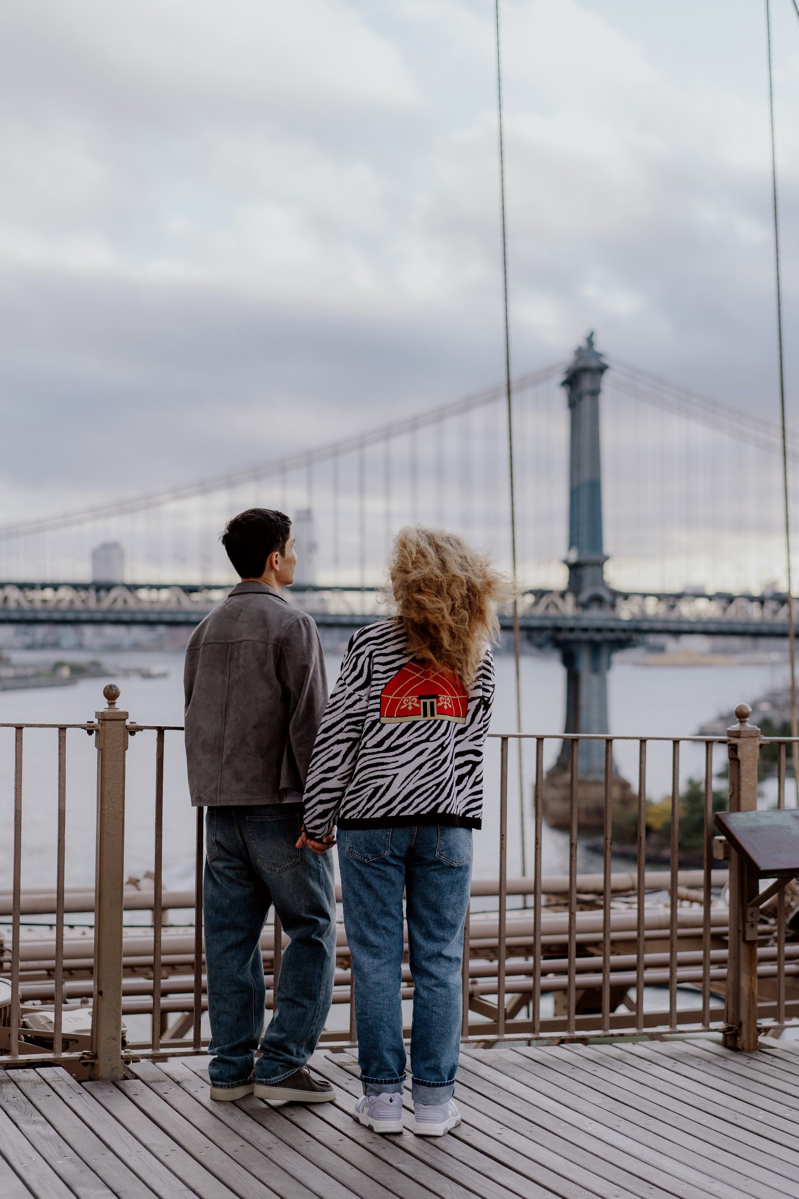Brooklyn bridge at sunrise. Videographer and photographer in New York // MAKAROV.VIDEO