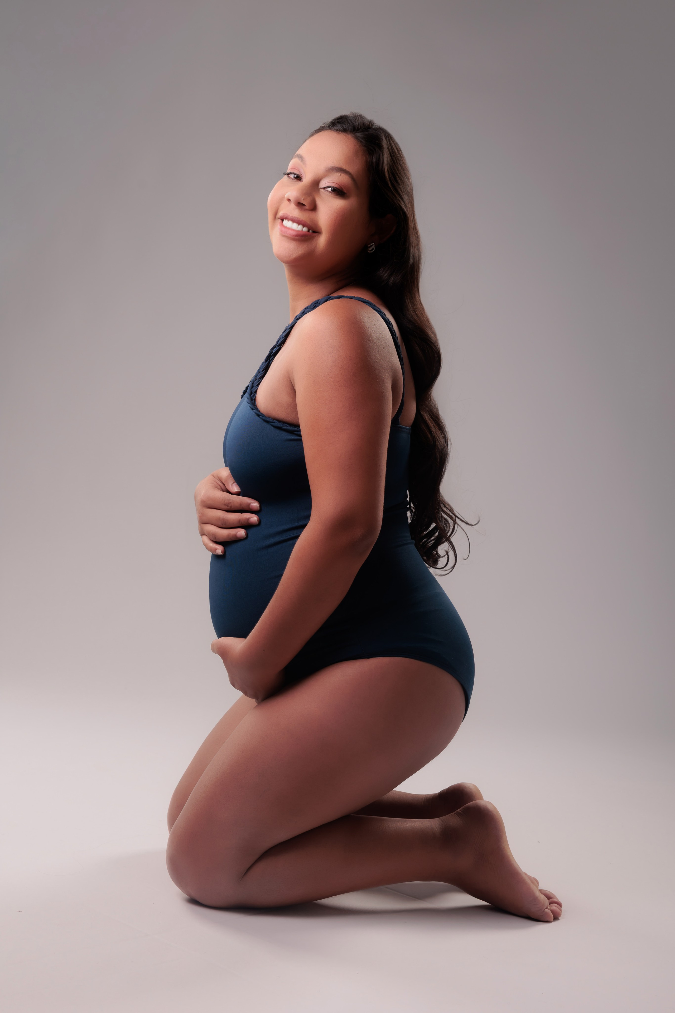 Ensaio gravidez com direção de poses em Indaial Timbó e Blumenau