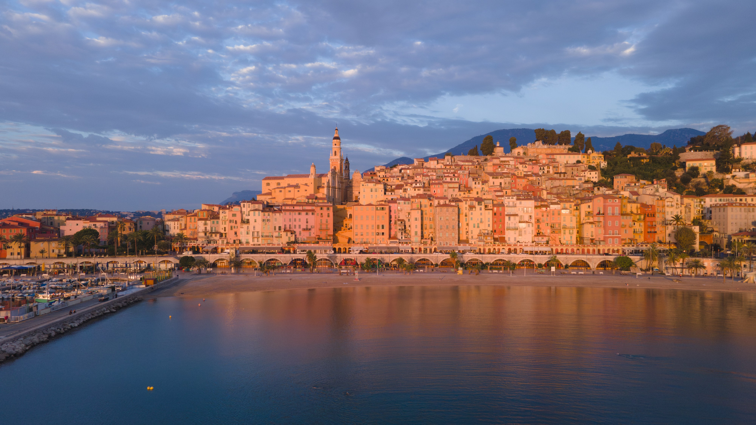 Menton. Photographe sur Cote d’Azur. Portraits de familles, couples, enfants, événements