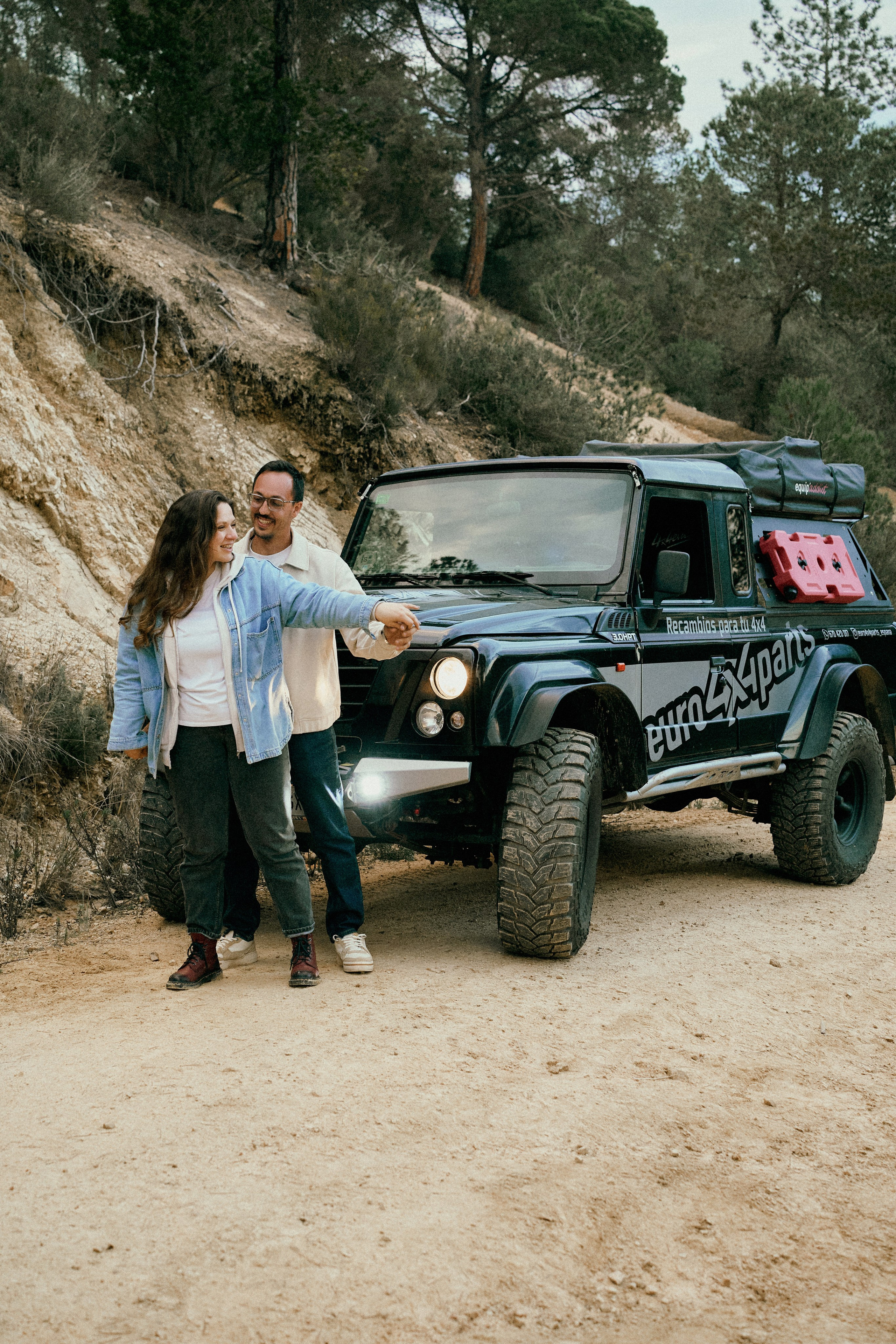 Луис и Лена. Машина. Фотограф в Барселоне Жанна Захарченко