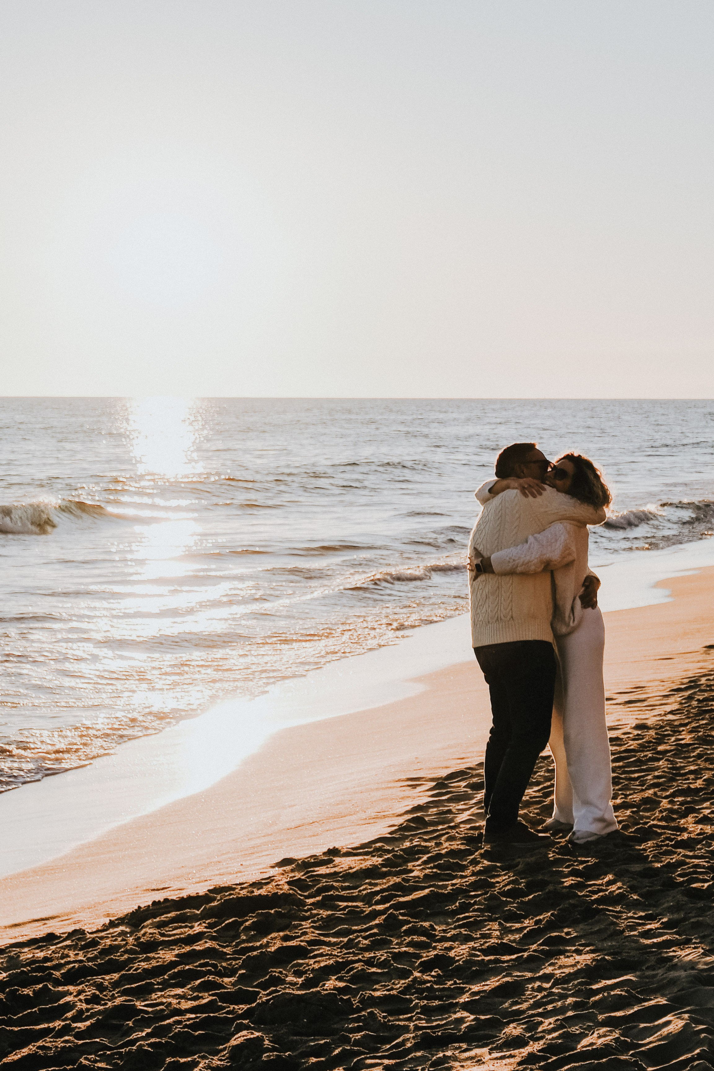 Sesión de pareja en la playa. Fotografía profesional en Calafell - Elena Medvedeva