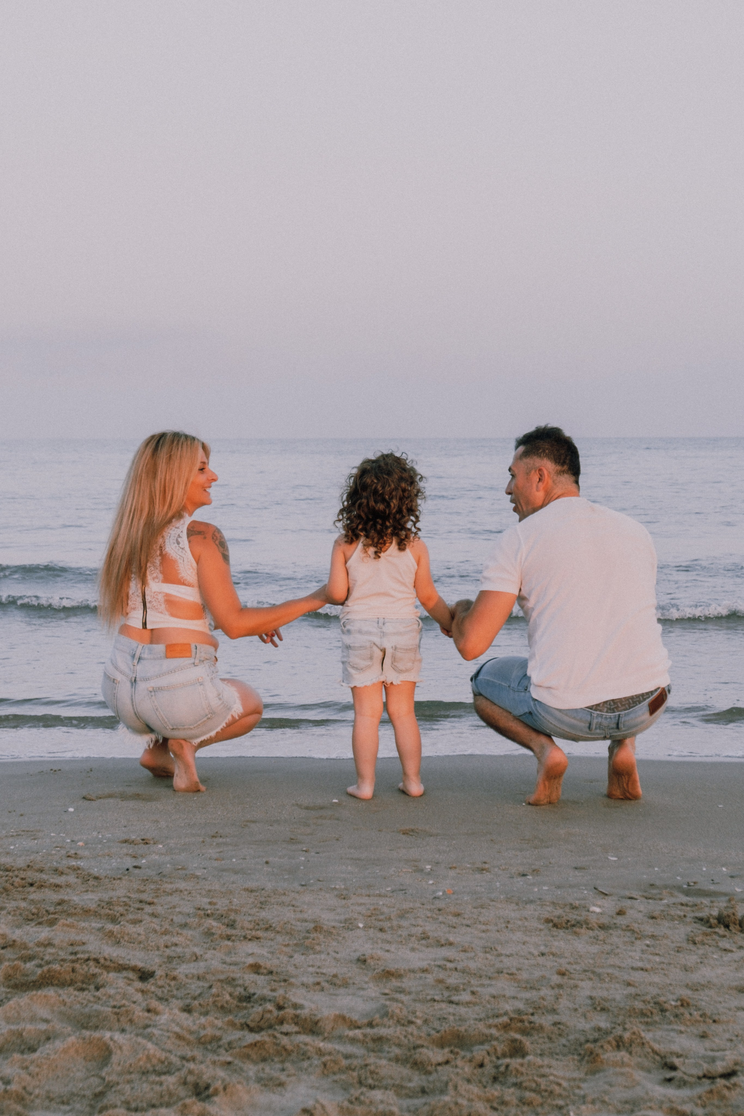 Sesión familiar en la playa. Fotografía profesional en Calafell - Elena Medvedeva