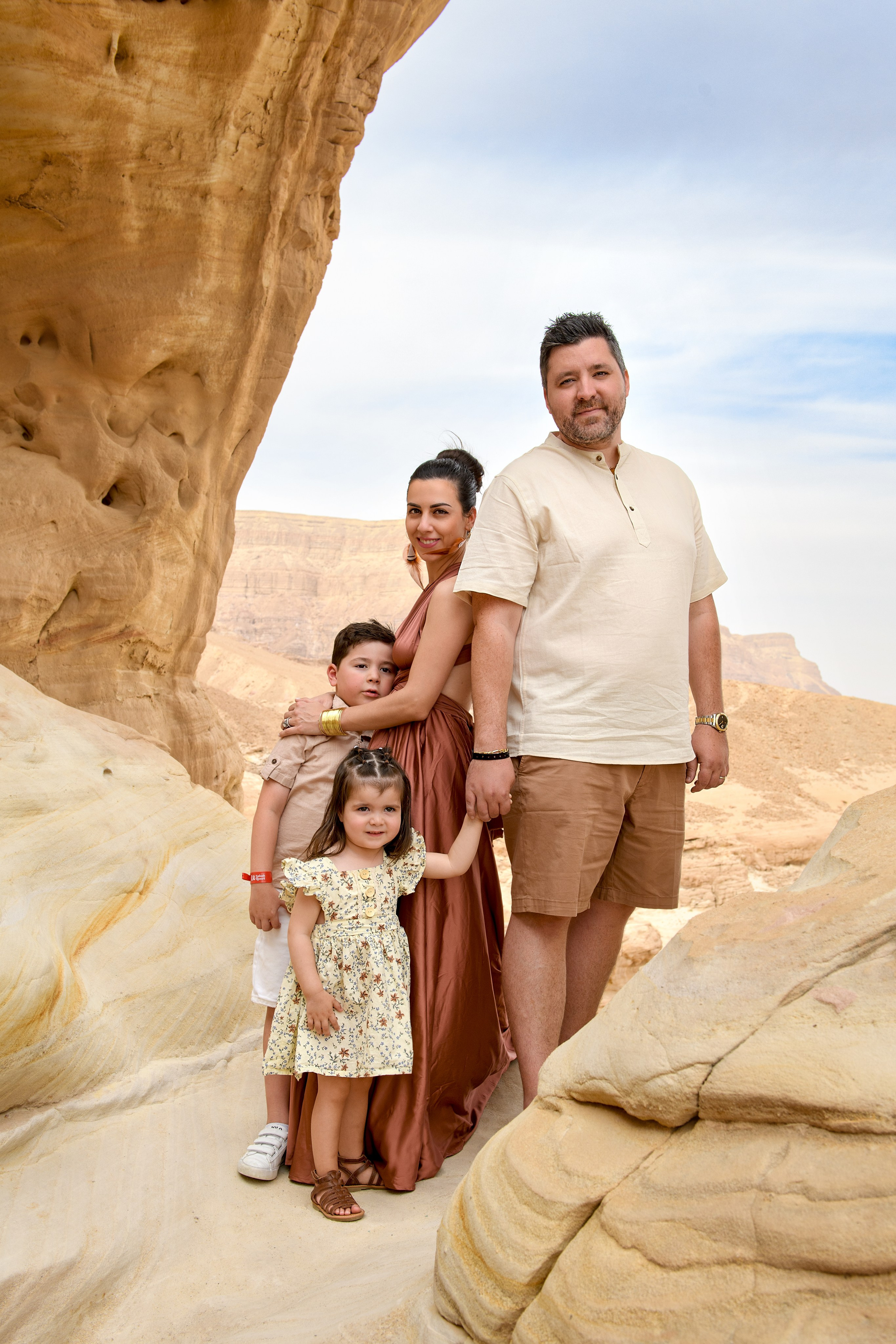 Family photoshooting in the Timna park_Laura&family. Family children pregnancy love stories photographer in Eilat Israel Olga Amchislavsky