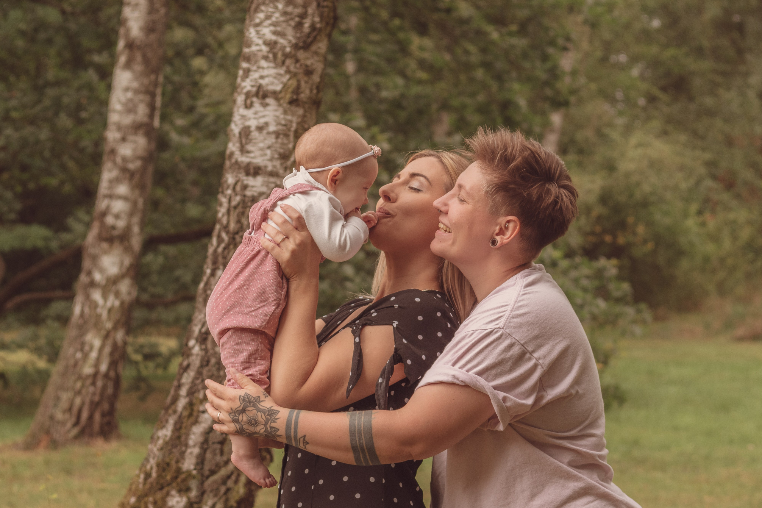 Hayley & Katja. Maternity Newborn and Family photographer Hamburg Claire Hambley