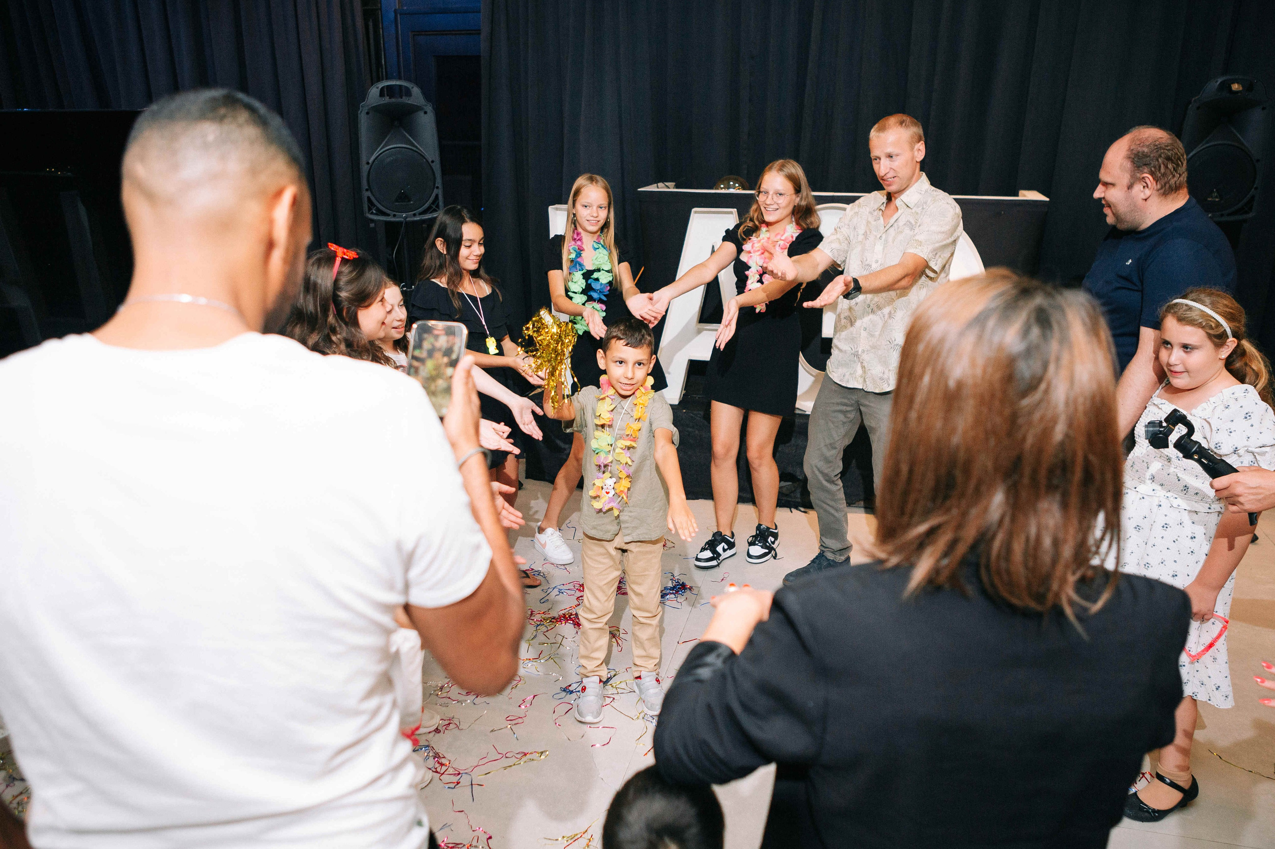 PARTY WITH FRIENDS. Https://shi-photo.com/