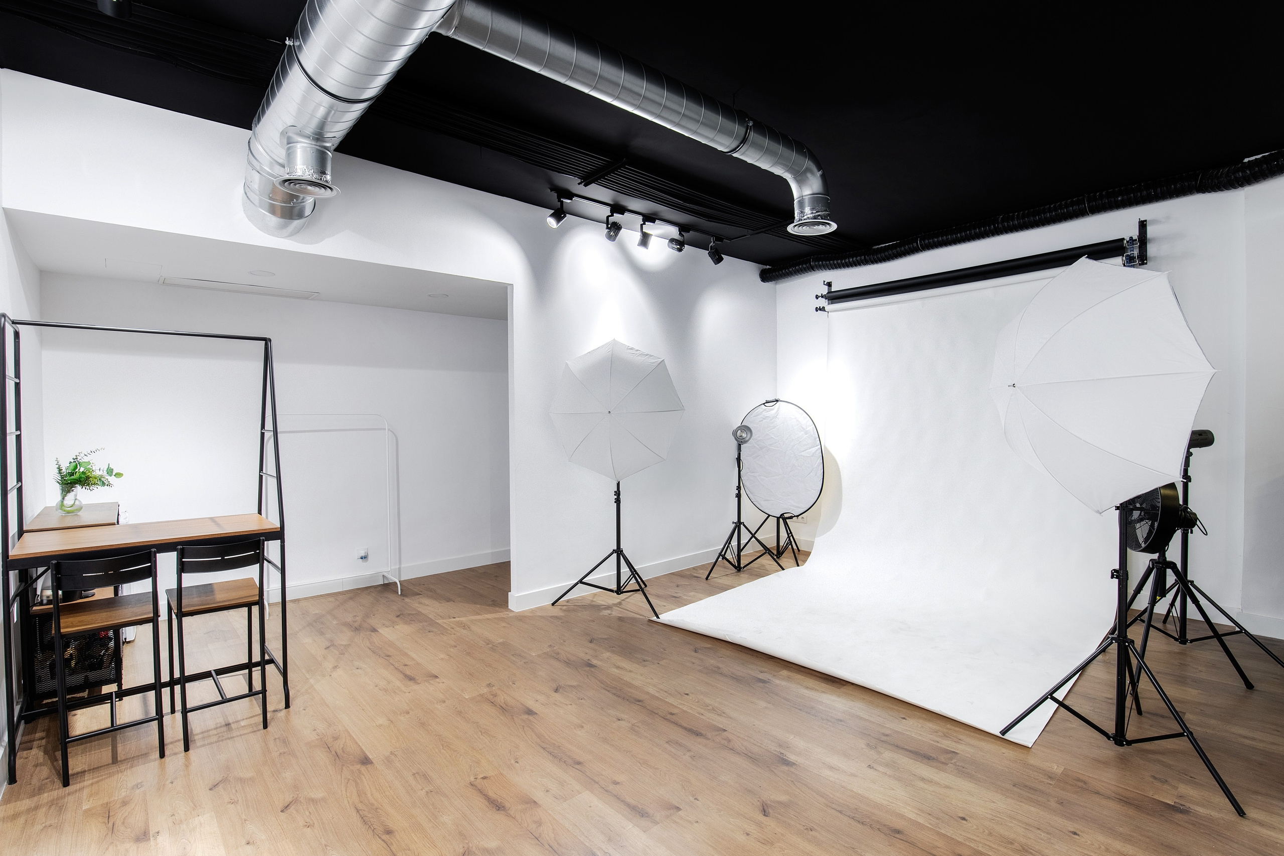 «Los recuerdos más valiosos merecen ser capturados con amor y calidad. En Rainbox Estudio en Torrejón de Ardoz inmortalizamos los momentos más especiales de tu vida con una experiencia cálida, profesional y cercana.»