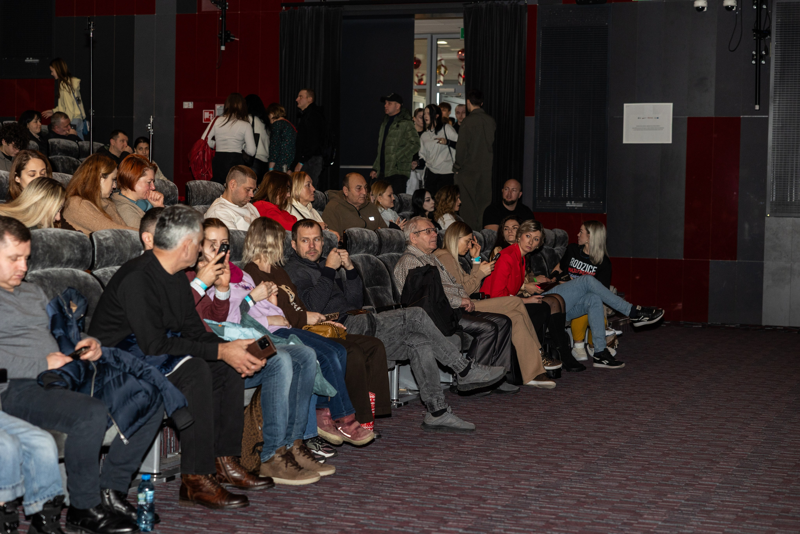 LEO DANCE SHOW WINTER 2025. Семейный и детский фотограф в Варшаве Мила Бобровская