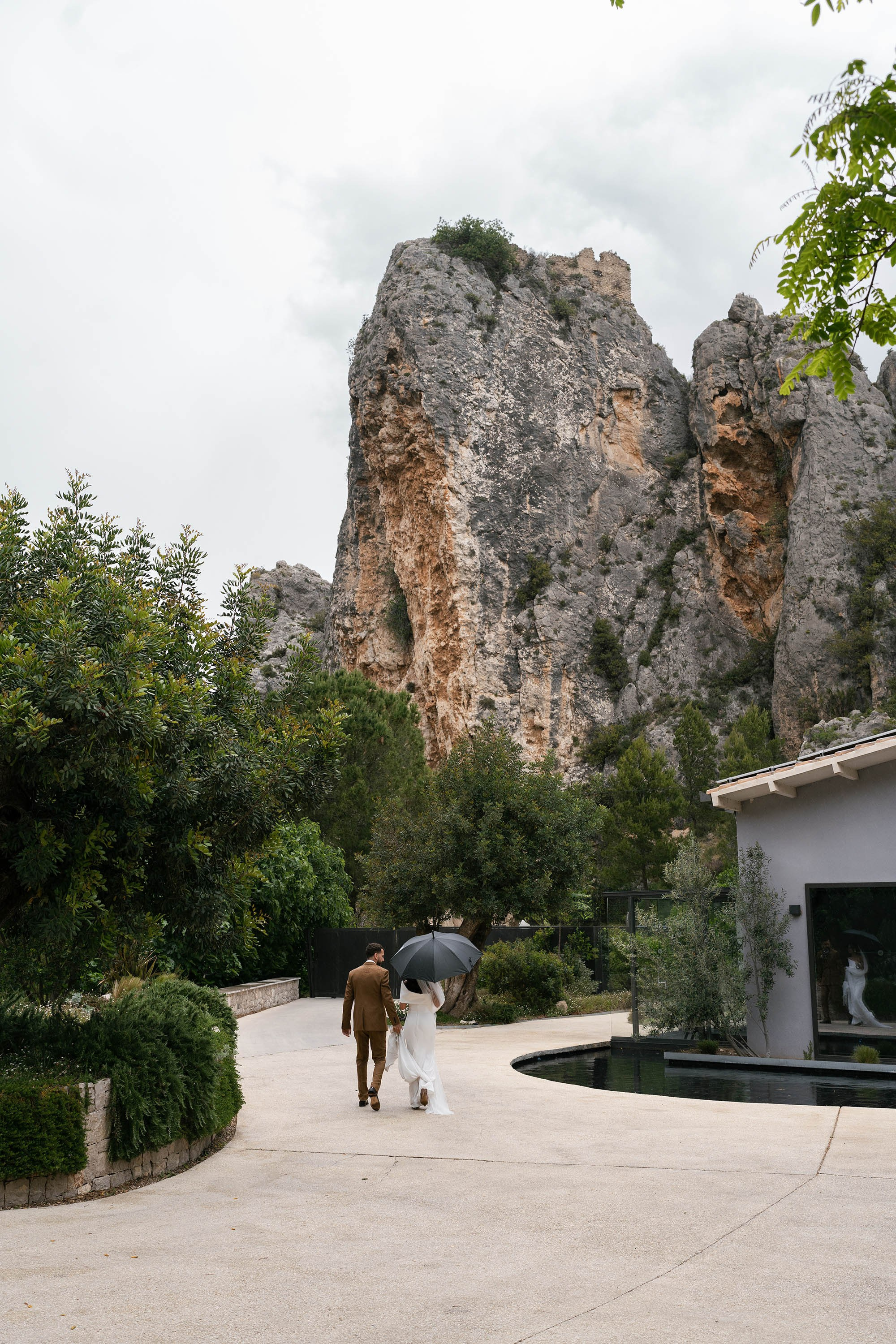 Sarah and Theo — VIVOOD. Fotógrafos de bodas de destino y creadores de contenido con base en España