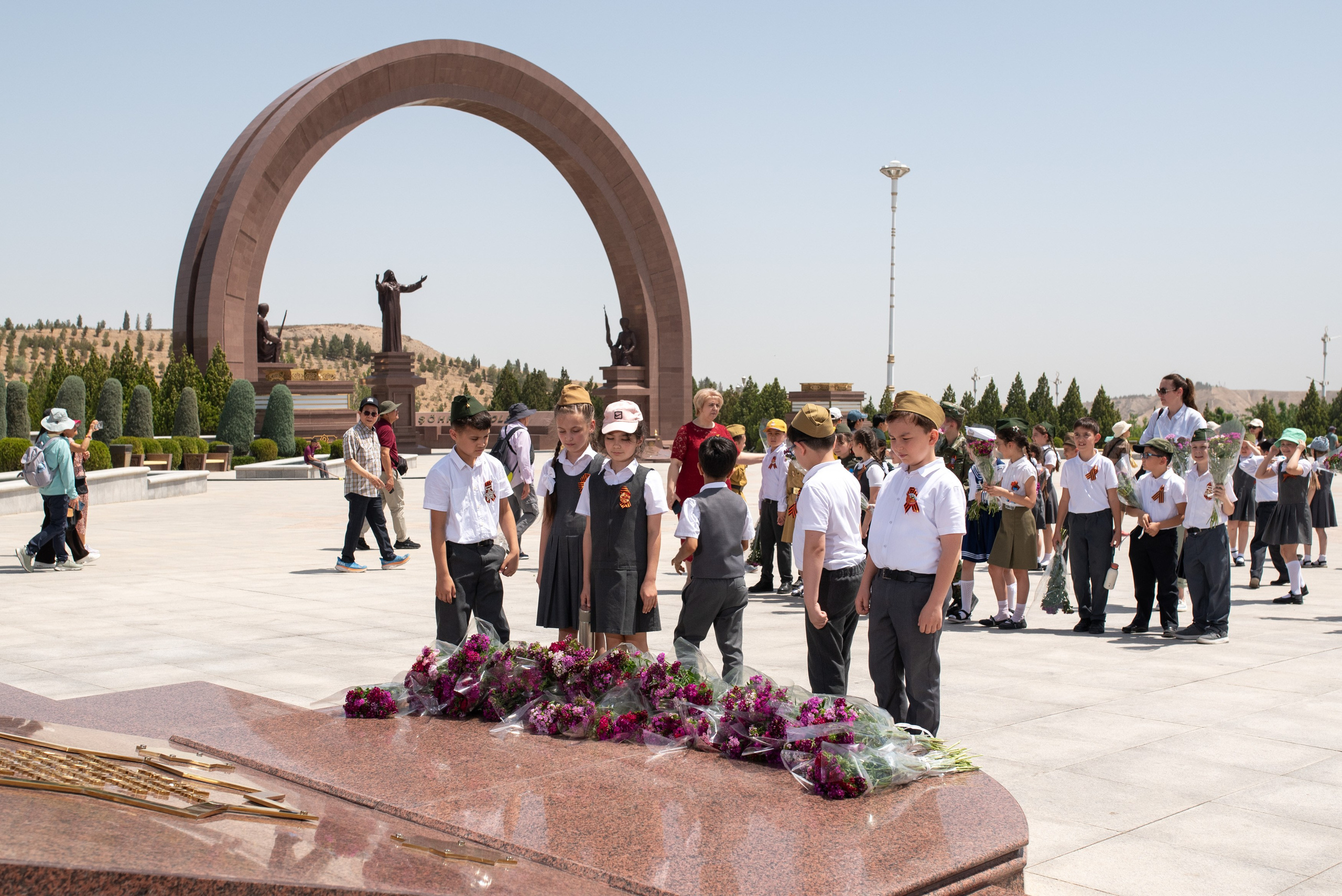 Вечный огонь 2"А» класс. Ваш фотограф в Ашхабаде Гамлет Осипов