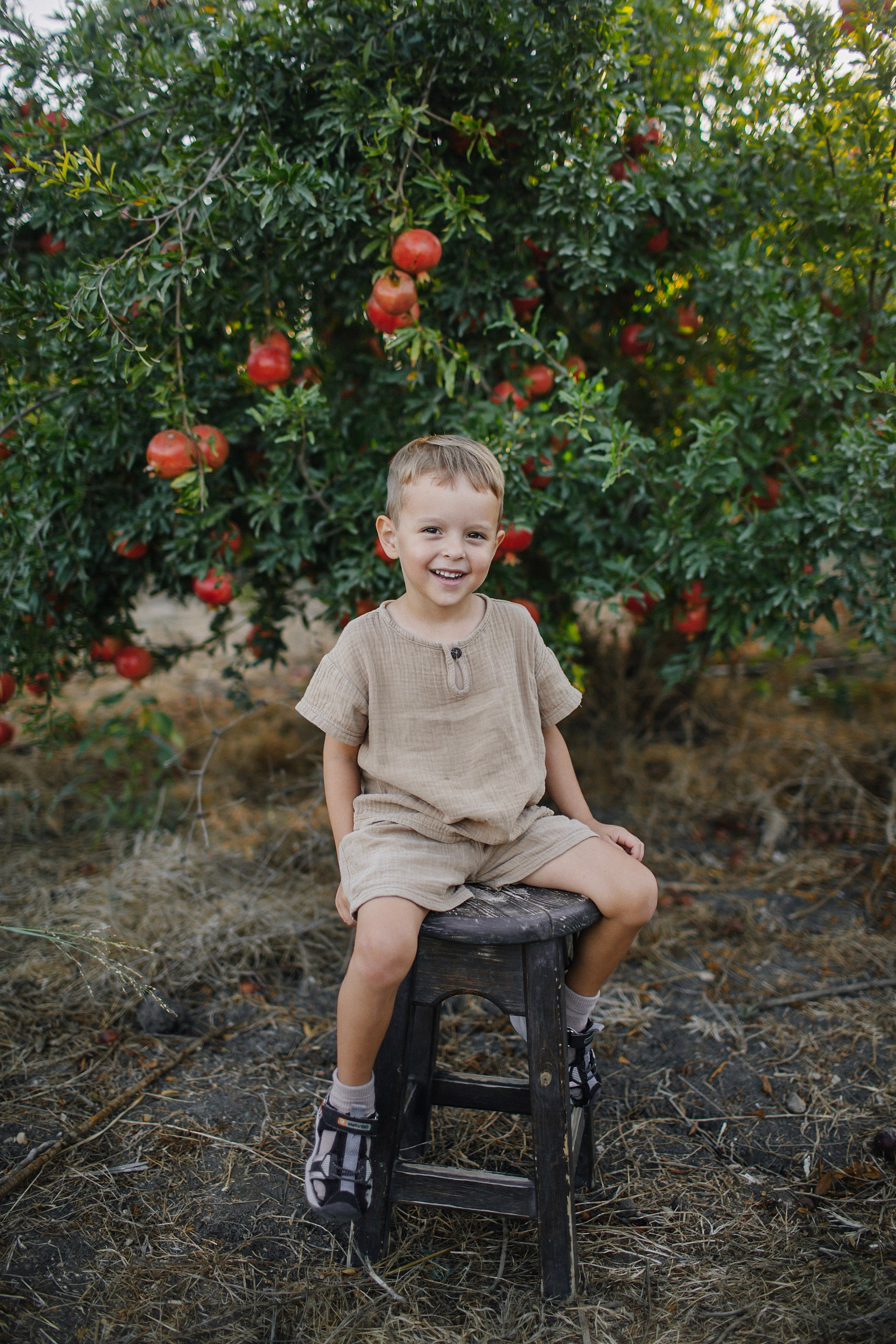 Binyamina garden. Family photographer in Israel
