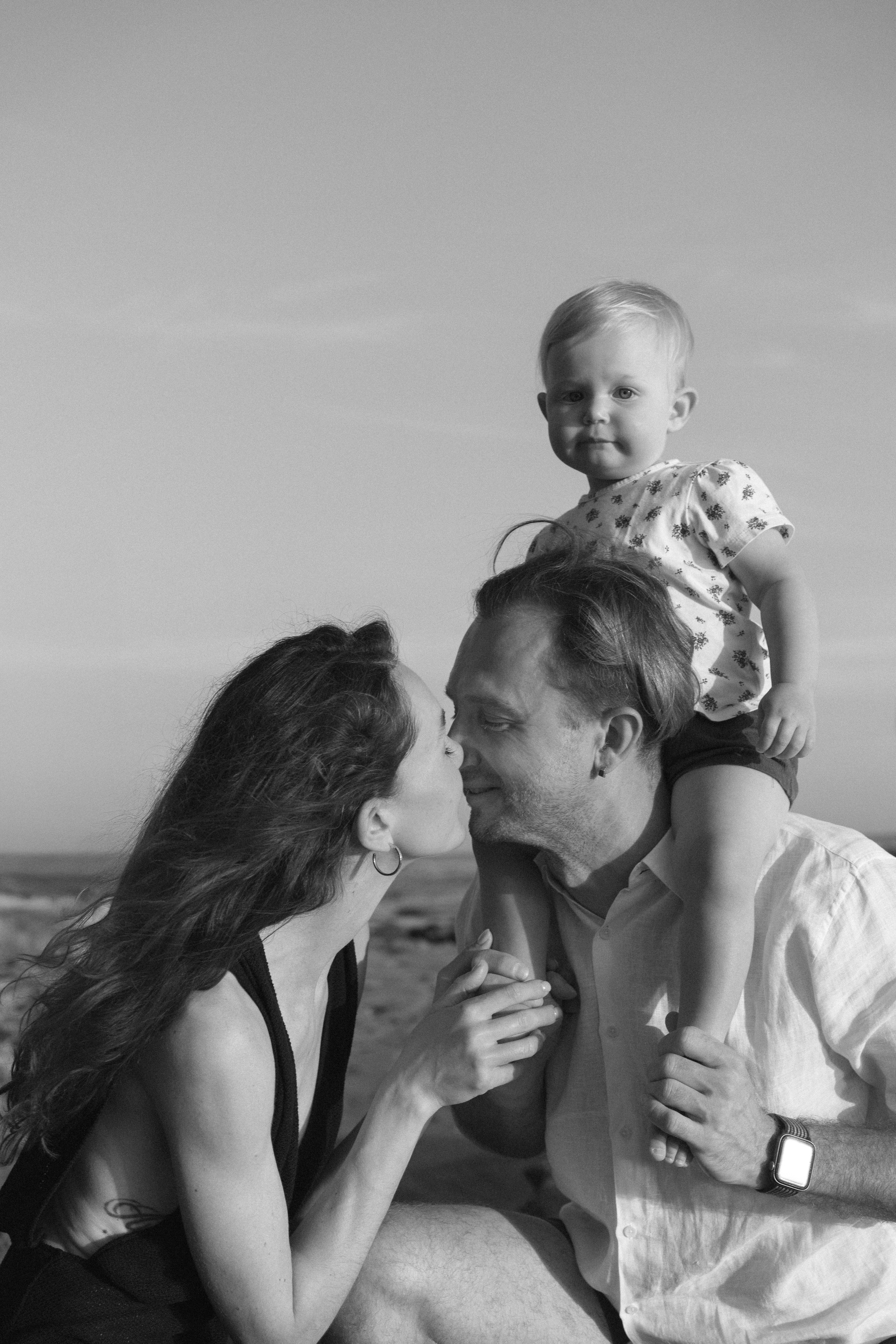 Little baby girl Keira. Family beach shoot. Portrait, family, maternity & wedding photography & videography in SoCal Kseni Vibe