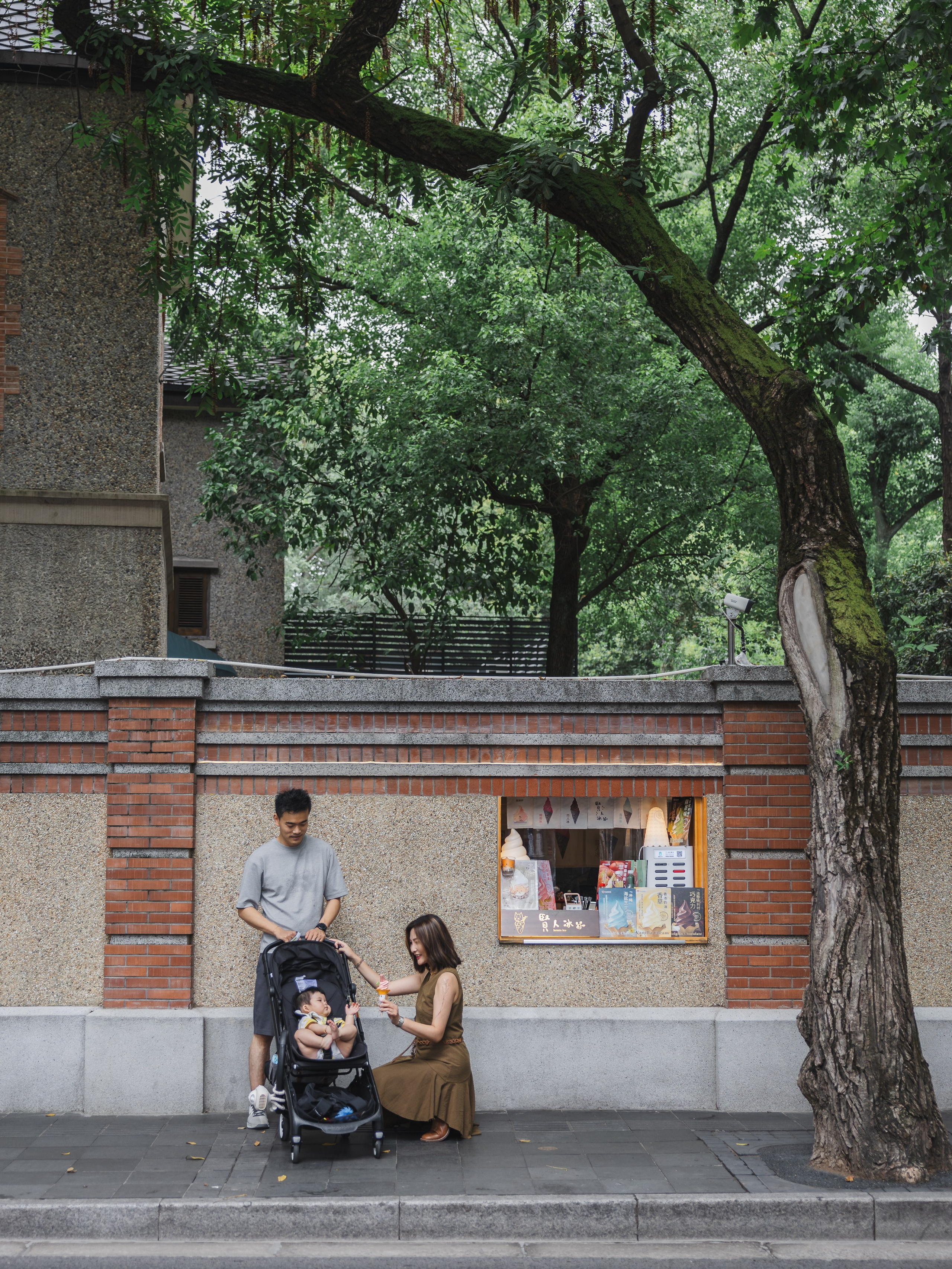 Family photograph in Shanghai. Shanghai Family Photographer Dora