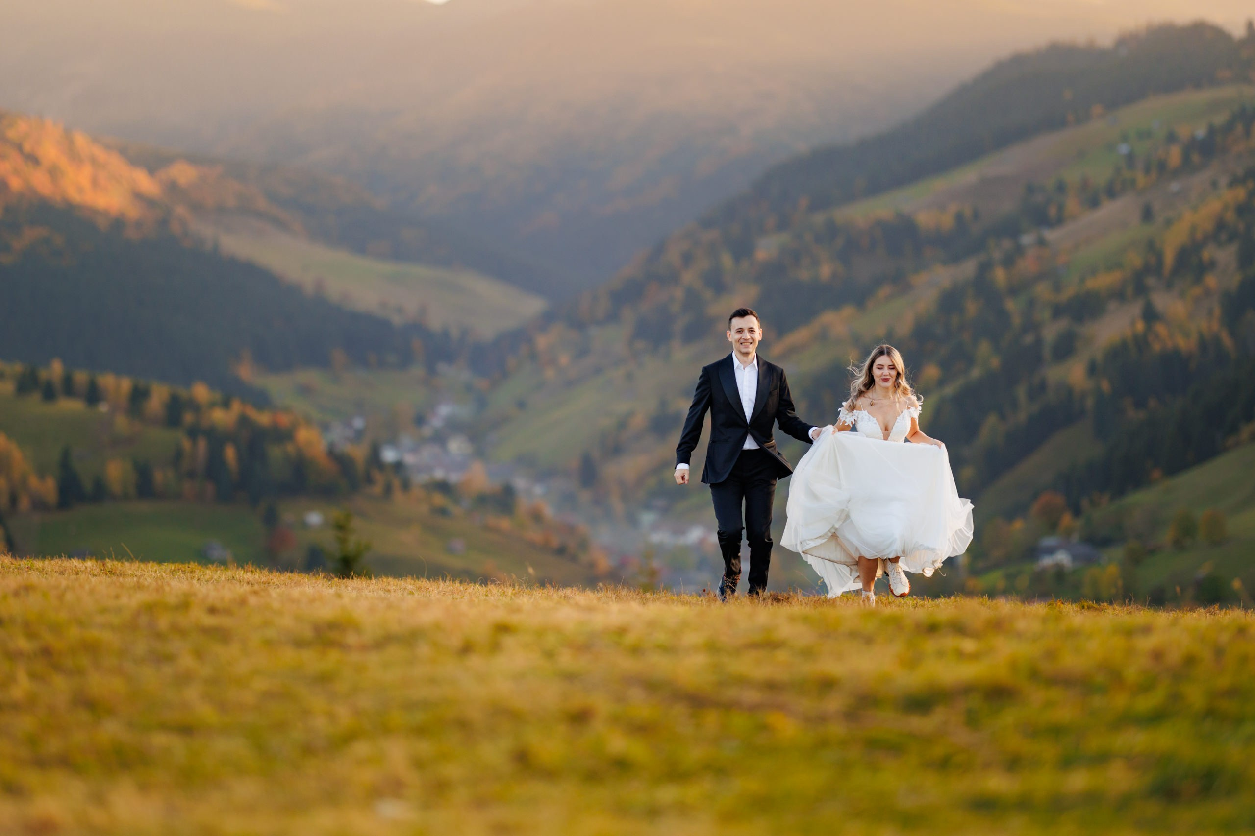 Sedinta foto Trash the dress/After wedding la munte. Fotograf nunta Bucuresti - Manu Ivanciu