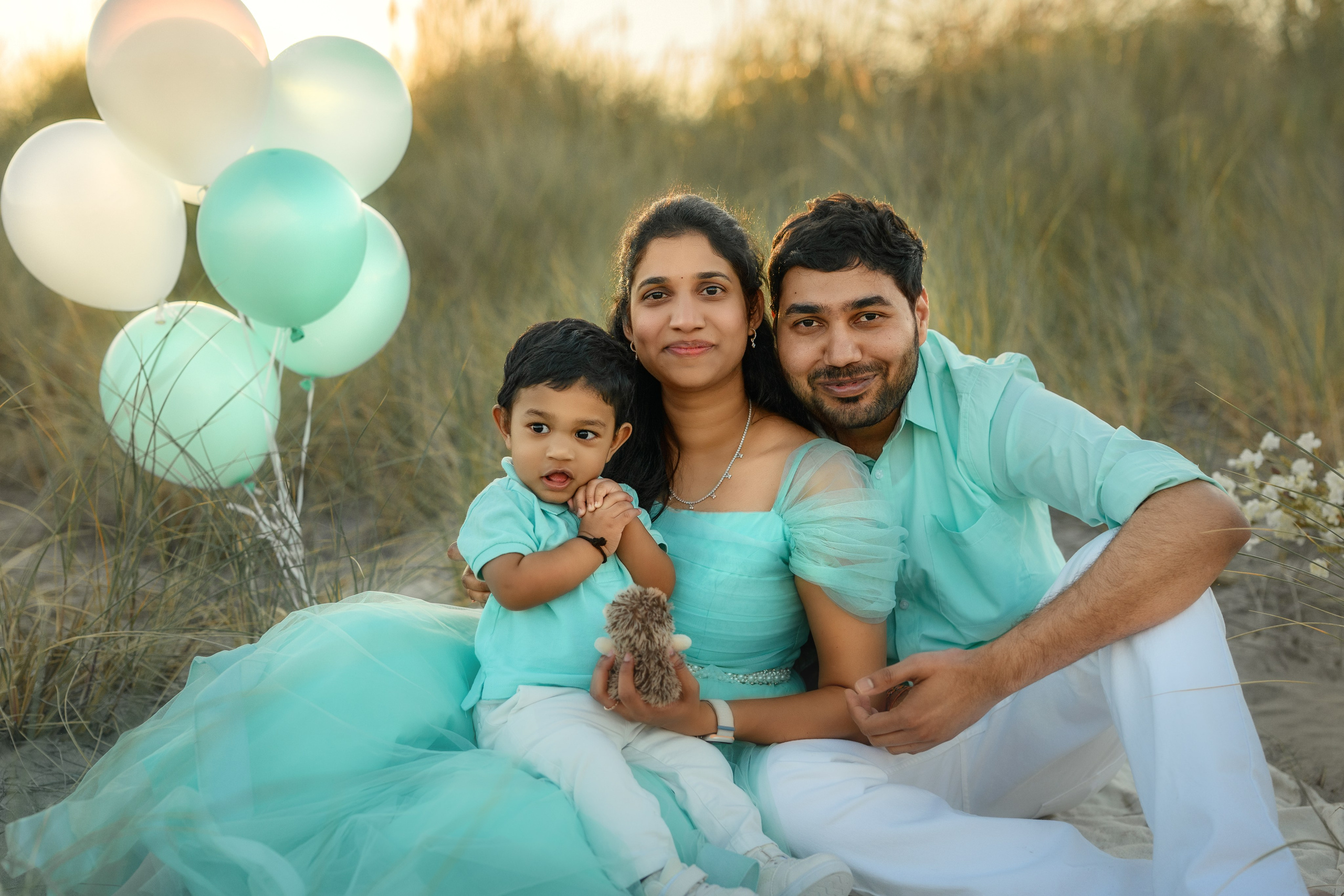Jigeesha’s family. Wedding & family photography in Seattle area. Helen Michelle photographer