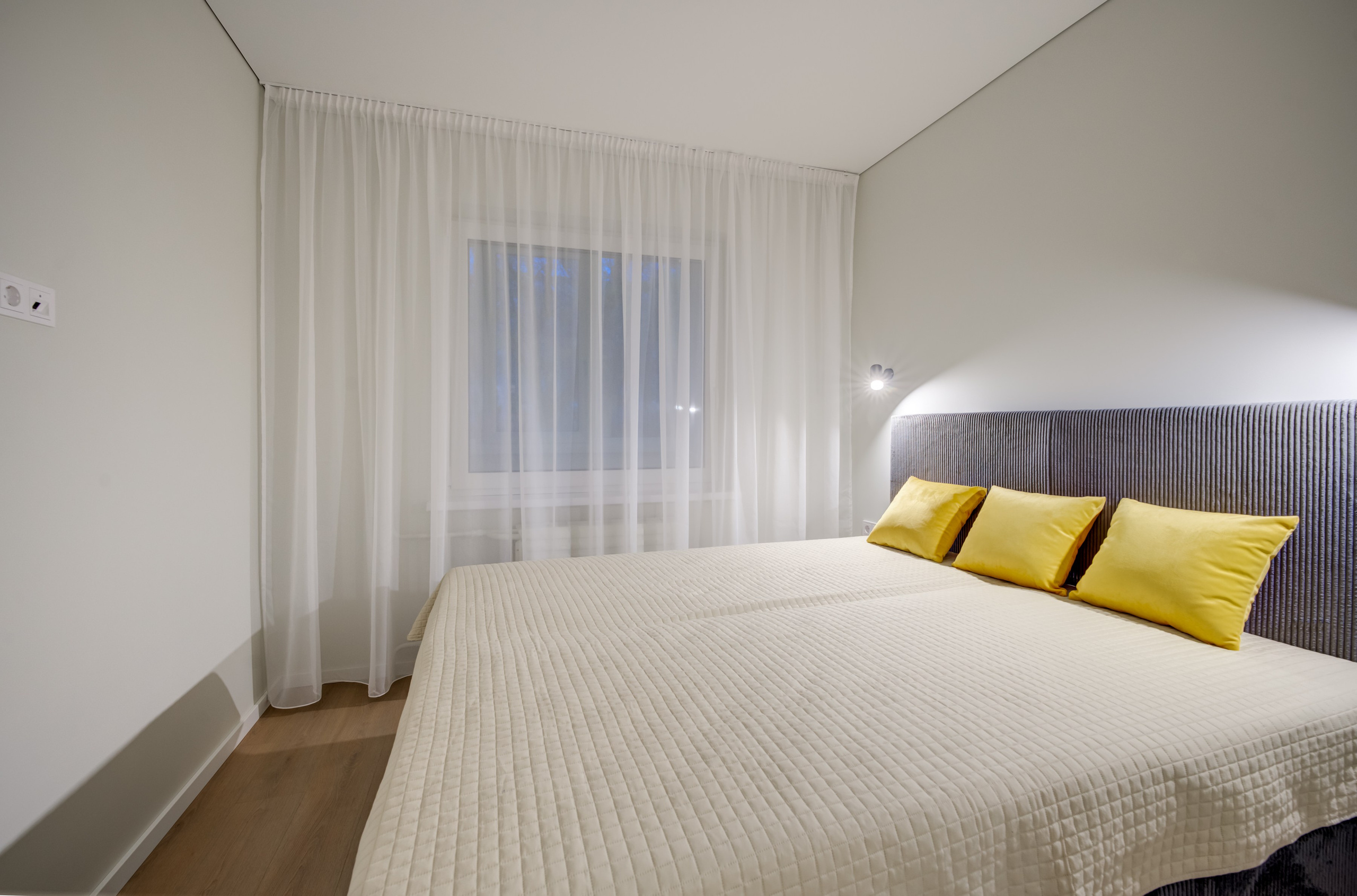 2-jų kambarių buto fotosesija.  Miegamasis. sapiegafoto.lt