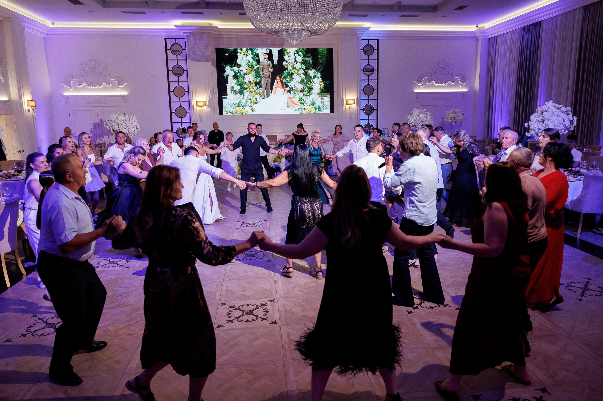 Eugen & Livia — Grand Elysee — Wedding Day. Servicii Foto și Video 067188353