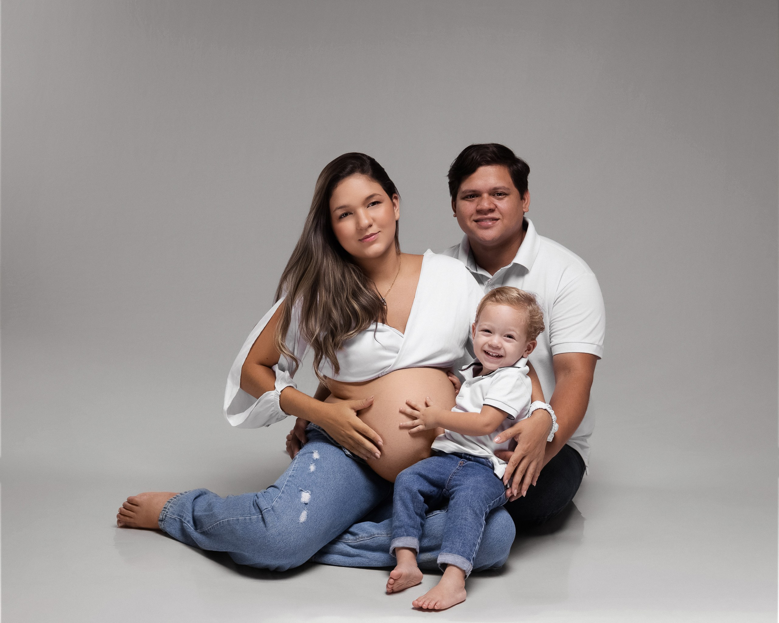 ensaio-gestante-leanny-estudio-sao-miguel-dos-campos-al-vestido-longo-delicado-família-pai-filho