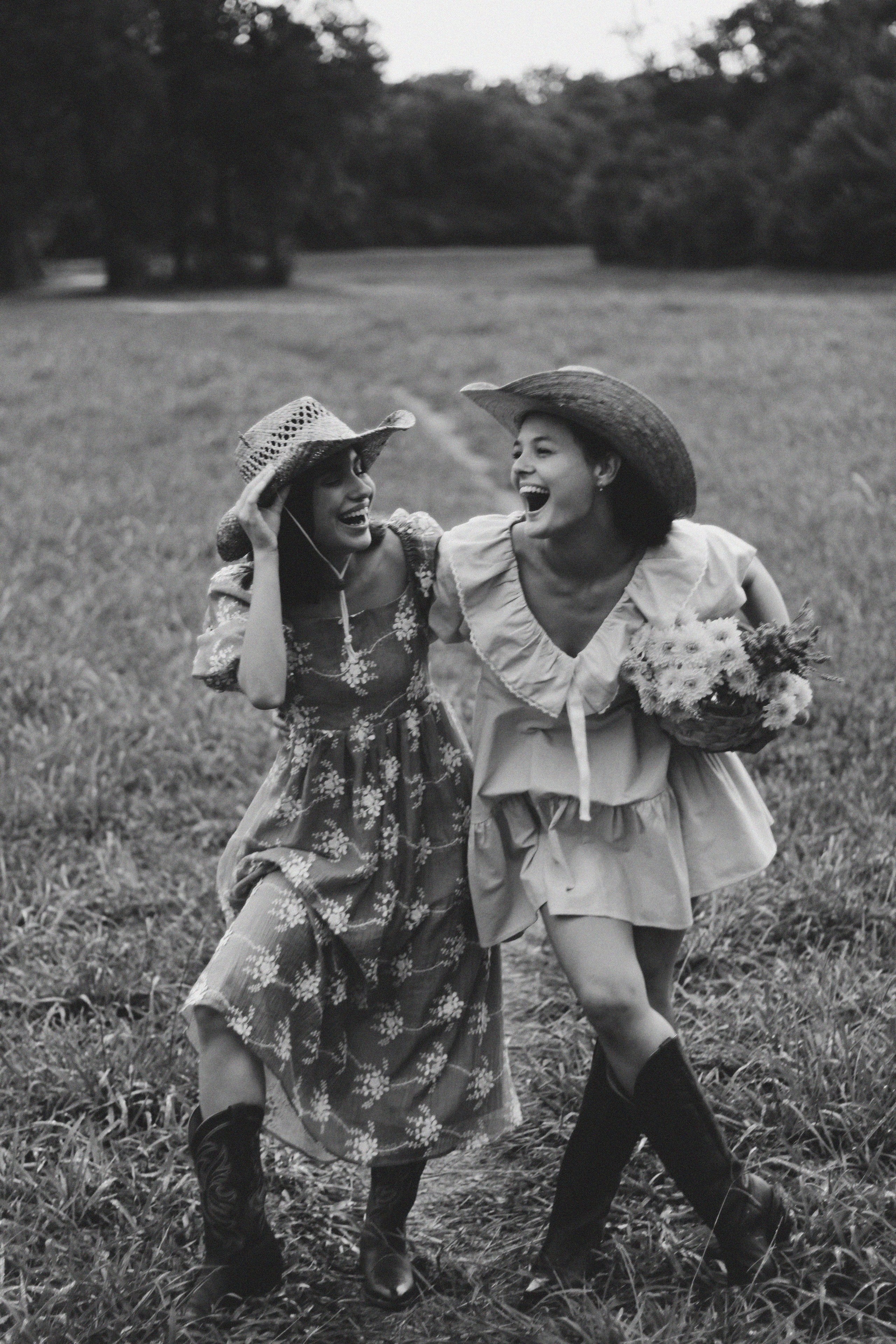 Countryside cowgirl-style portrait photoshoot. Lana Petrychenko — Portrait & Family Photographer. Valencia, Spain