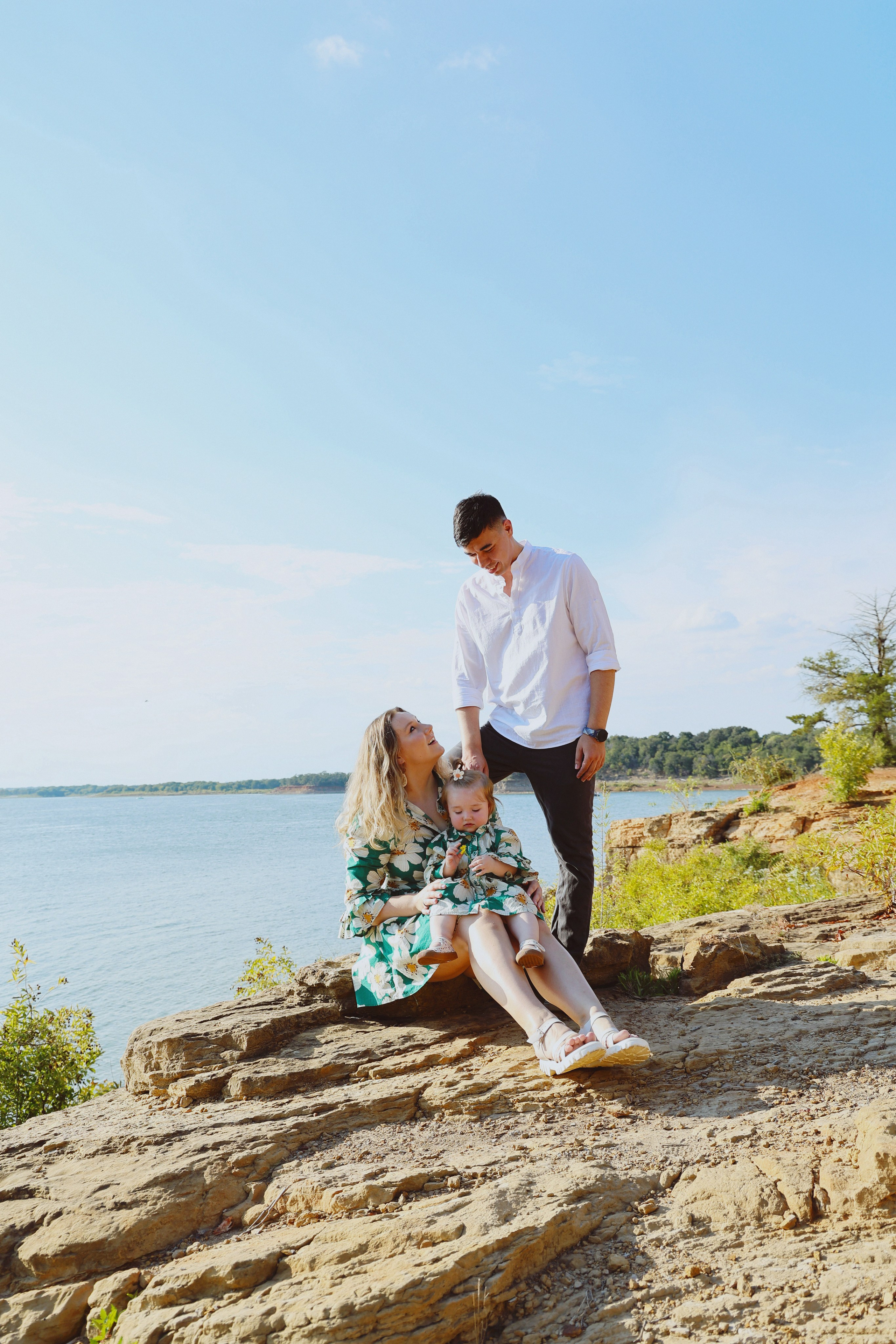 Baby Family Photoshoot – Outdoor Family Photography with Infant or Toddler. Lana Petrychenko — Portrait & Family Photographer. Valencia, Spain