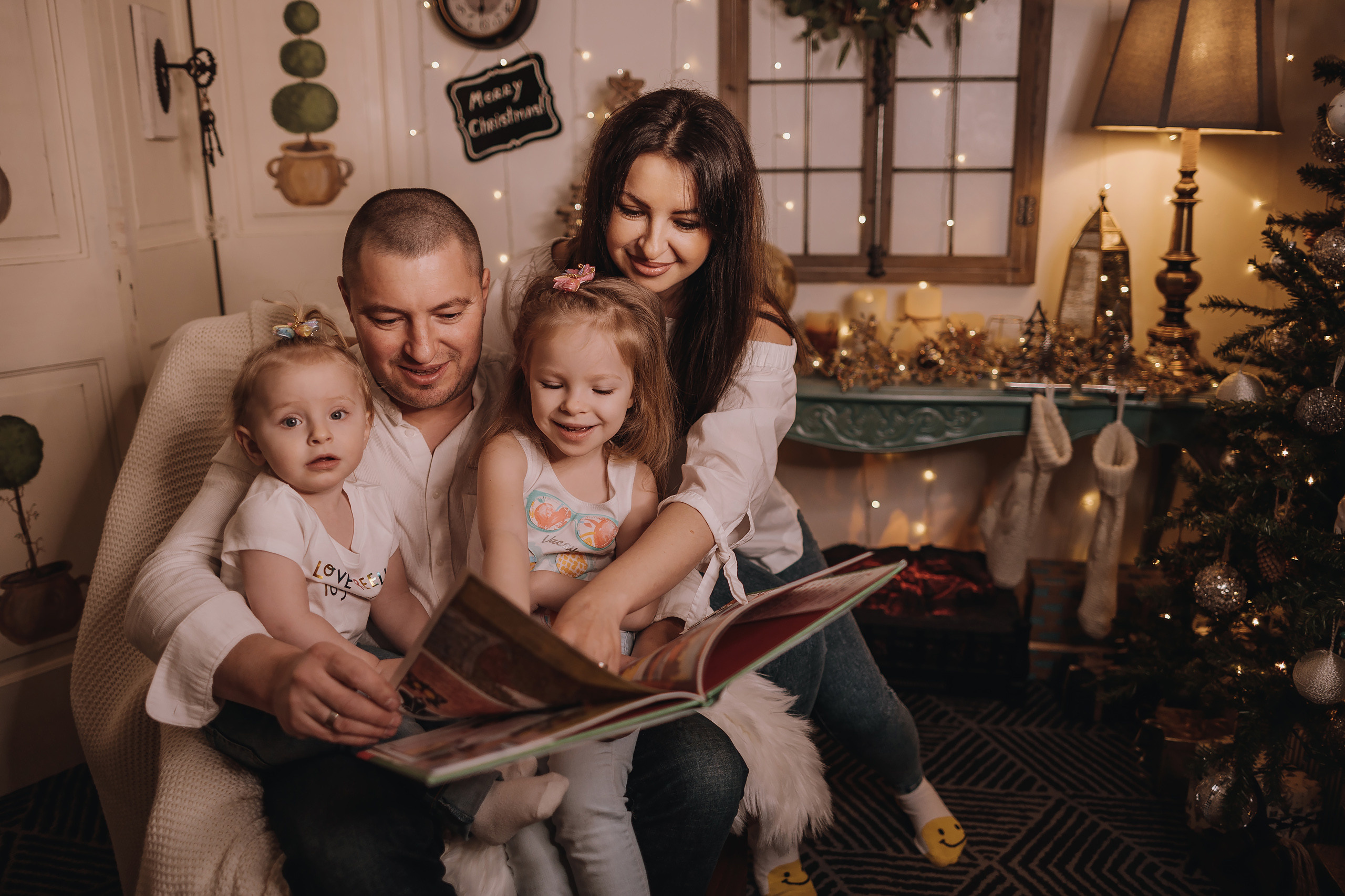 02.04.2023 Christmas Photoshoot 24. Wedding family event photographer in Chicago Nick Yushevich