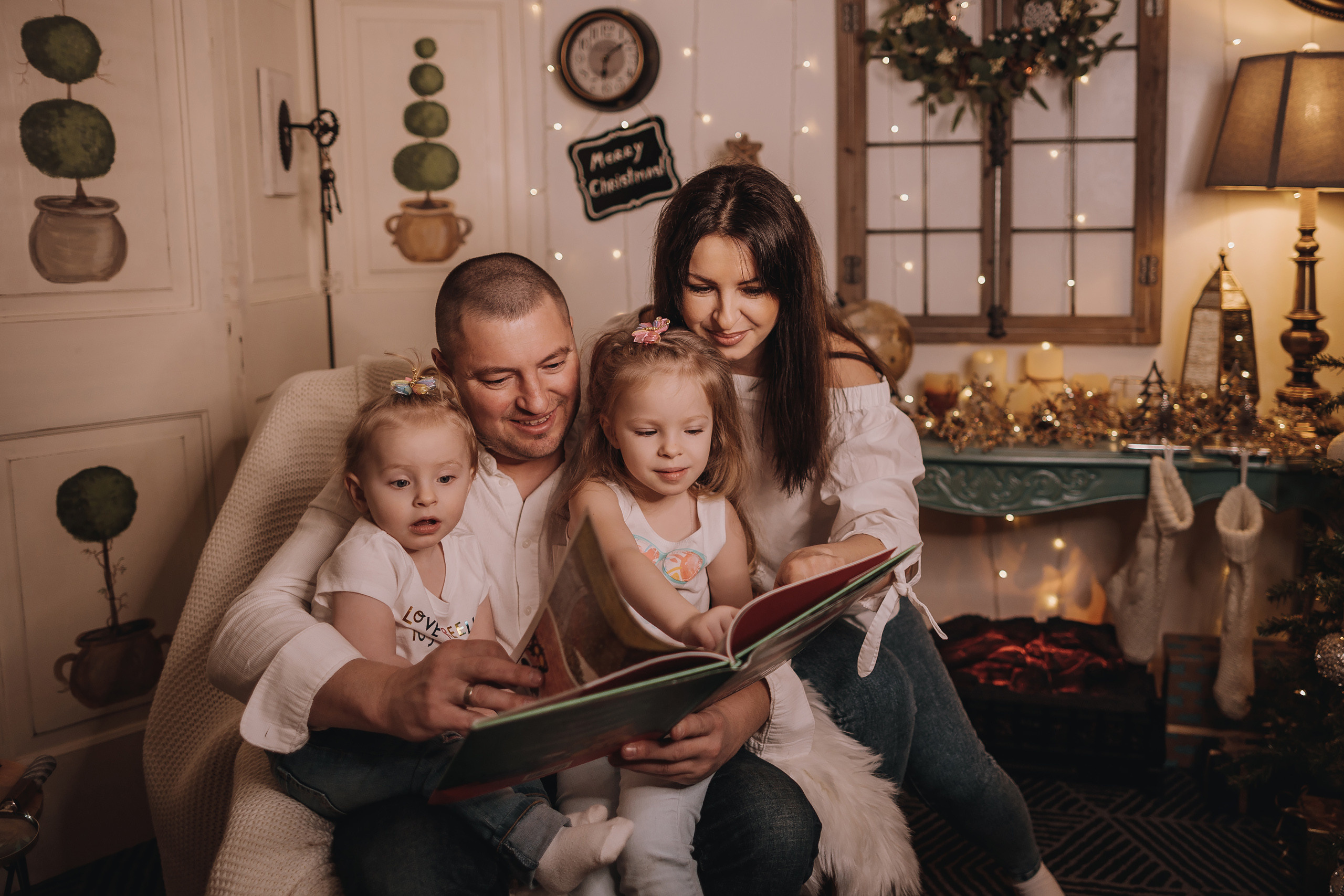 02.04.2023 Christmas Photoshoot 24. Wedding family event photographer in Chicago Nick Yushevich