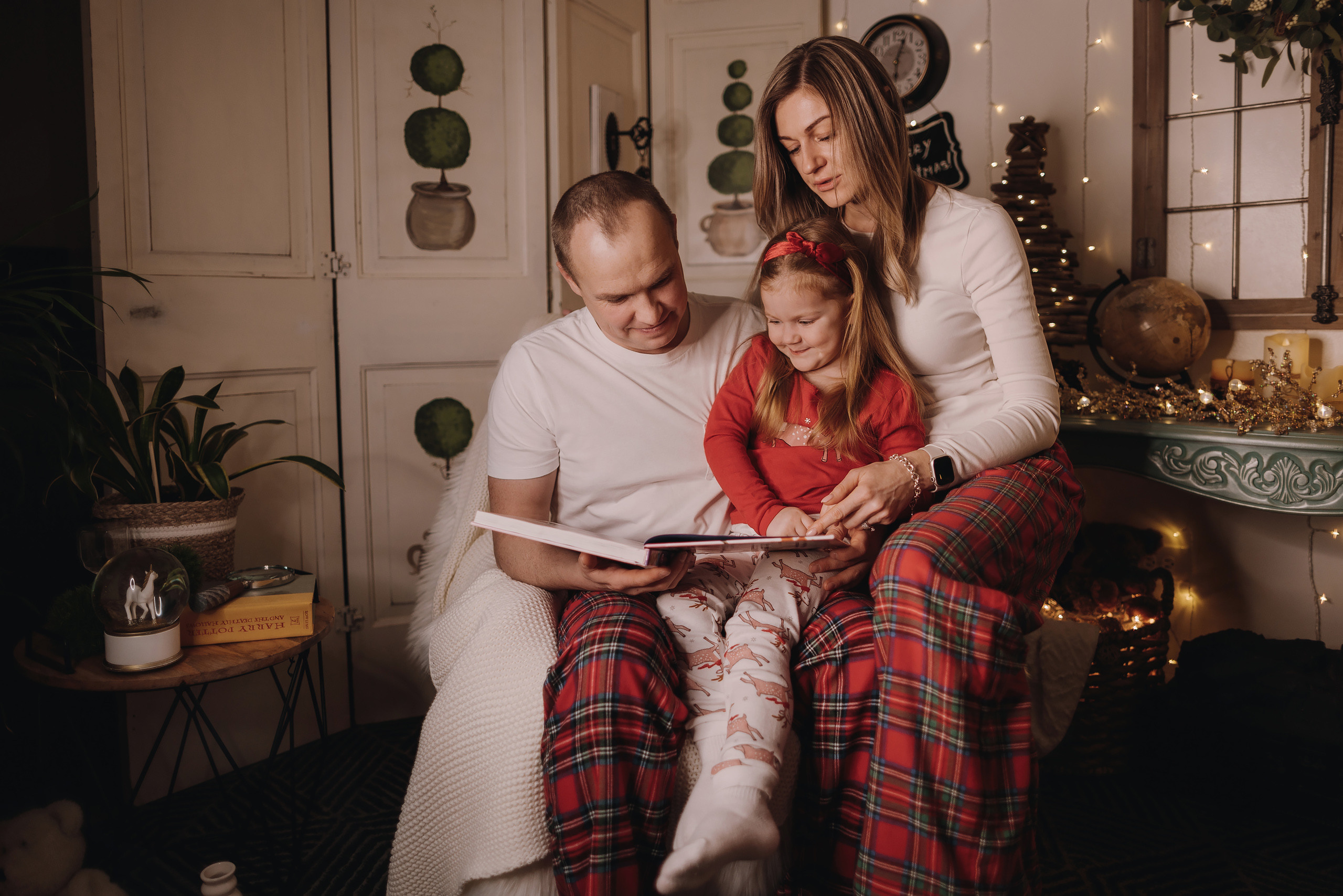 13.12.2022 Christmas Photoshoot 20. Wedding family event photographer in Chicago Nick Yushevich