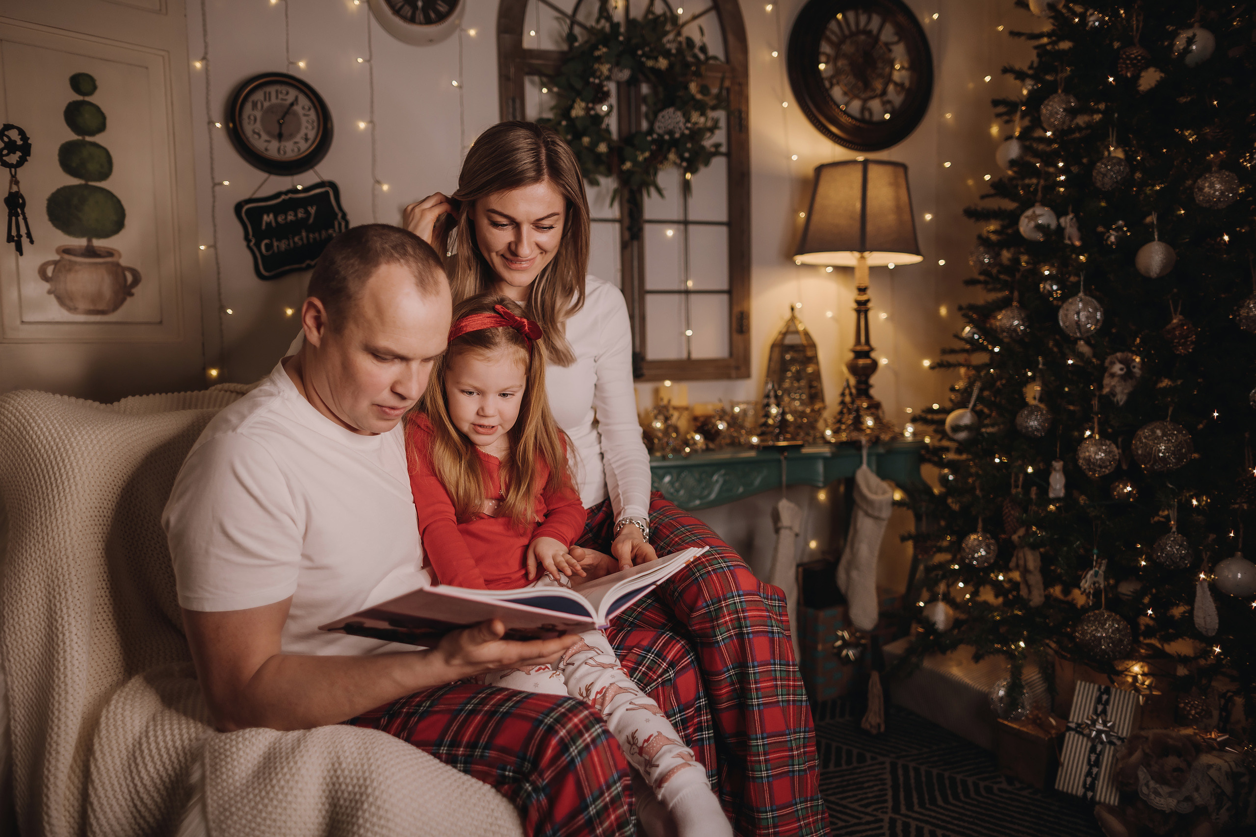 13.12.2022 Christmas Photoshoot 20. Wedding family event photographer in Chicago Nick Yushevich