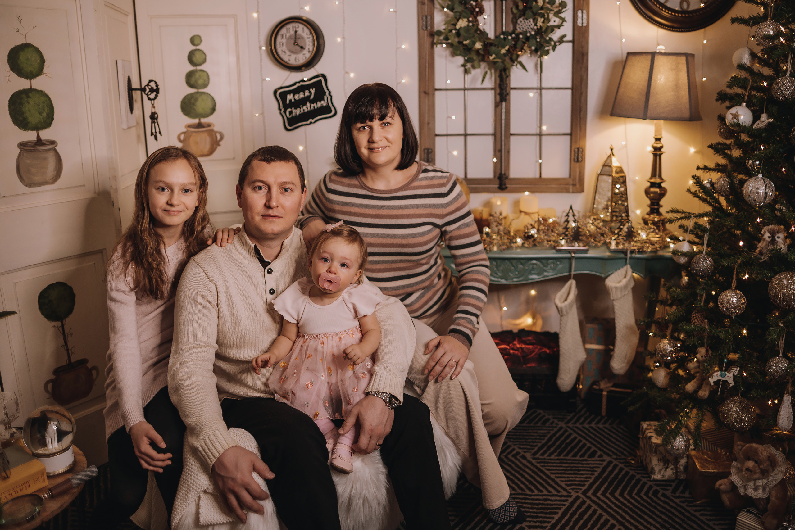 12.10.2022 Christmas Photoshoot 17. Wedding family event photographer in Chicago Nick Yushevich