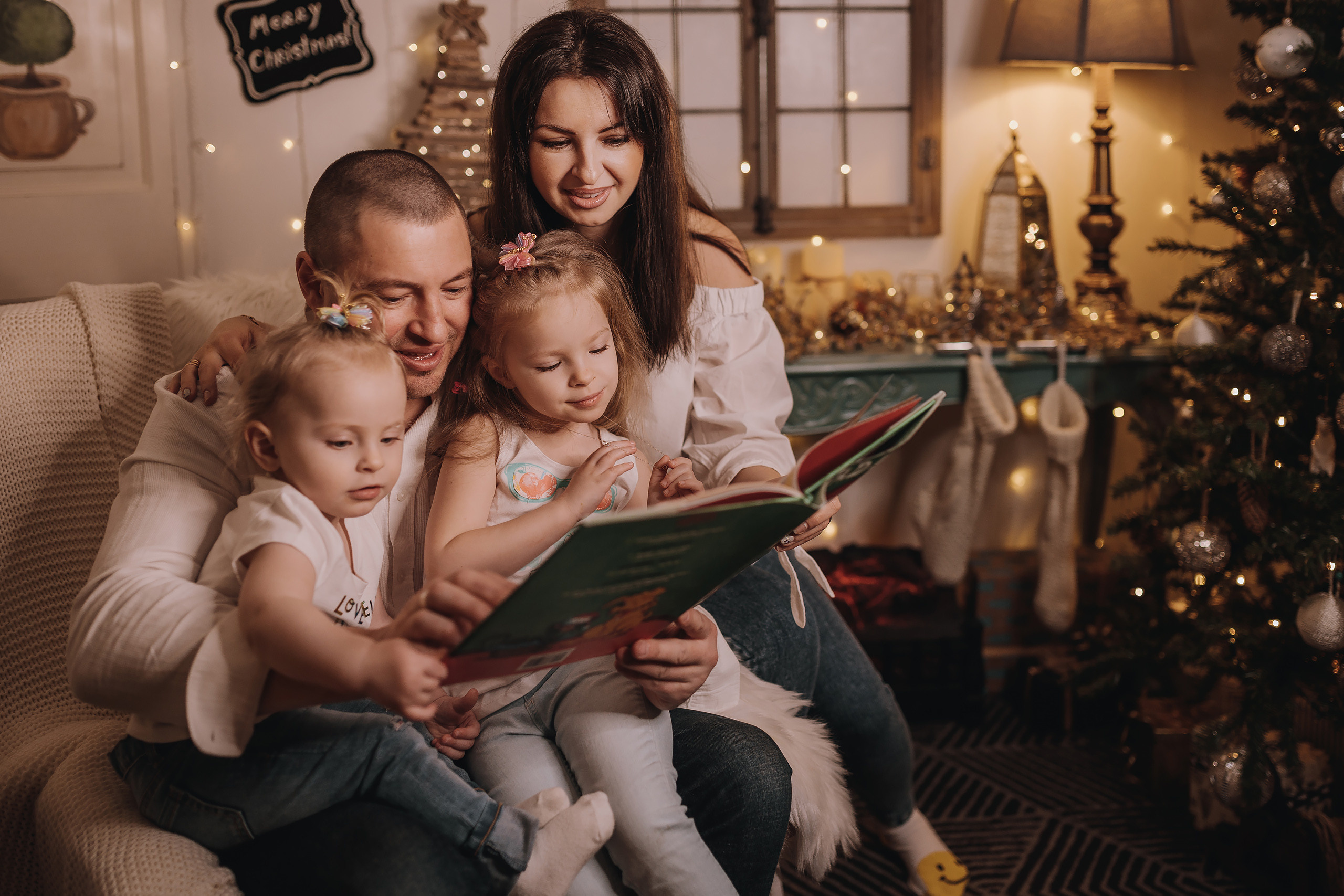 02.04.2023 Christmas Photoshoot 24. Wedding family event photographer in Chicago Nick Yushevich