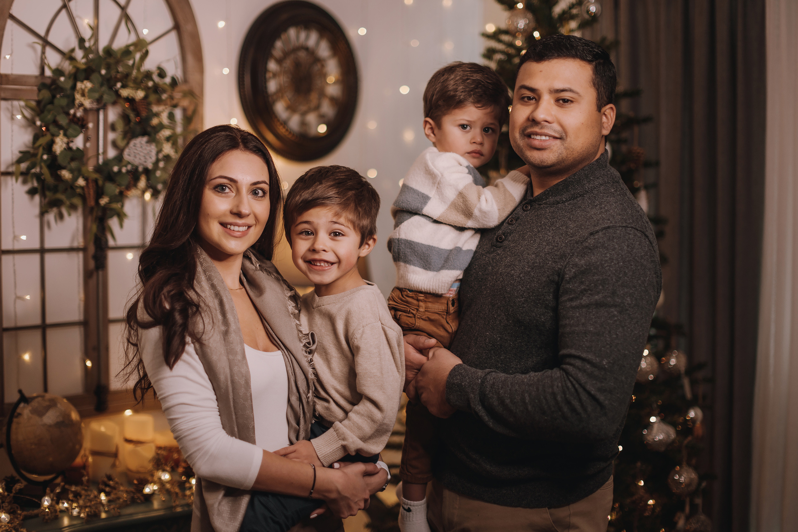 12.11.2022 Christmas Photoshoot 18. Wedding family event photographer in Chicago Nick Yushevich