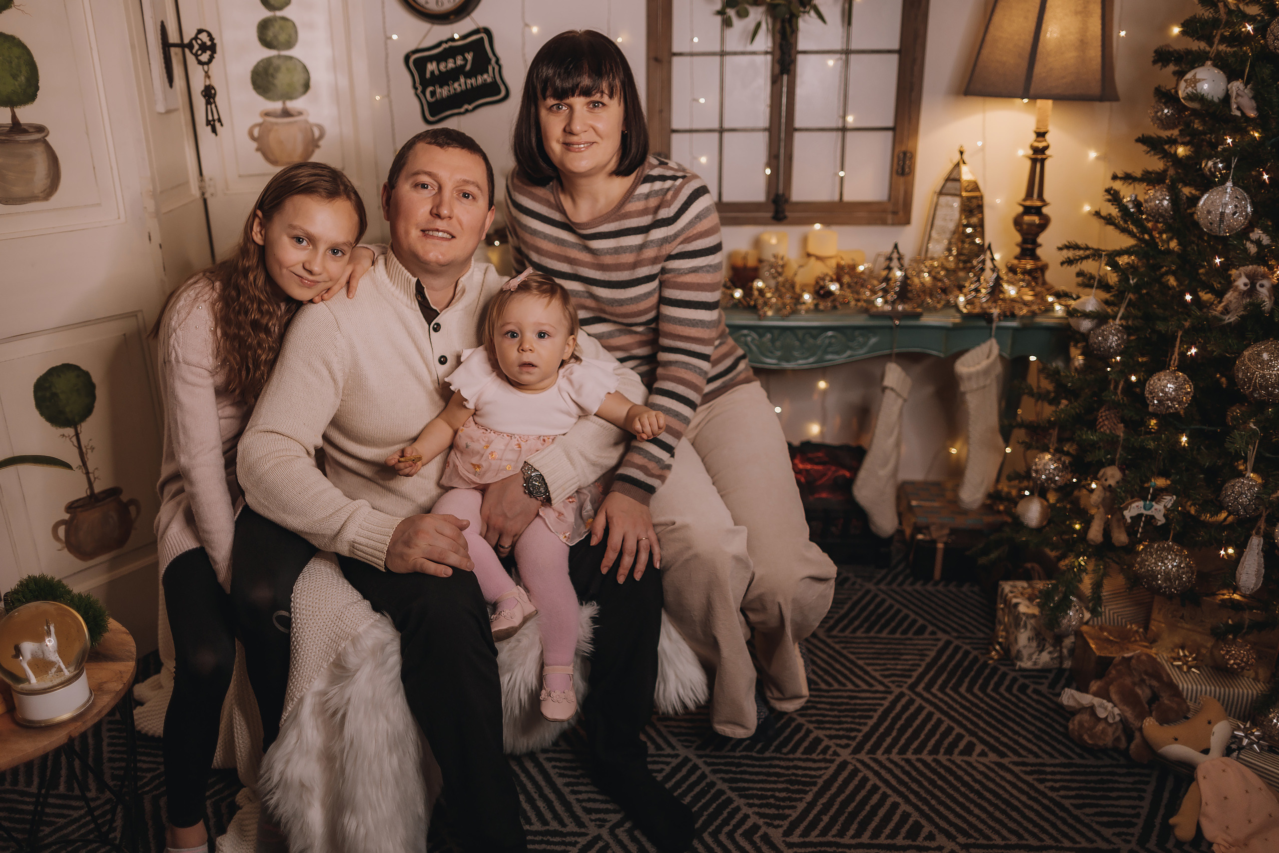 12.10.2022 Christmas Photoshoot 17. Wedding family event photographer in Chicago Nick Yushevich