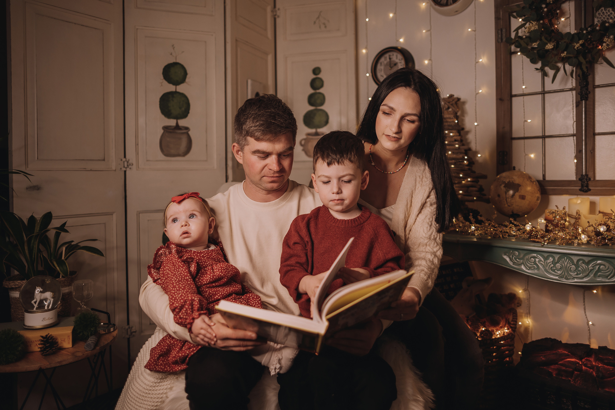 12.03.2022 Christmas Photoshoot 13. Wedding family event photographer in Chicago Nick Yushevich