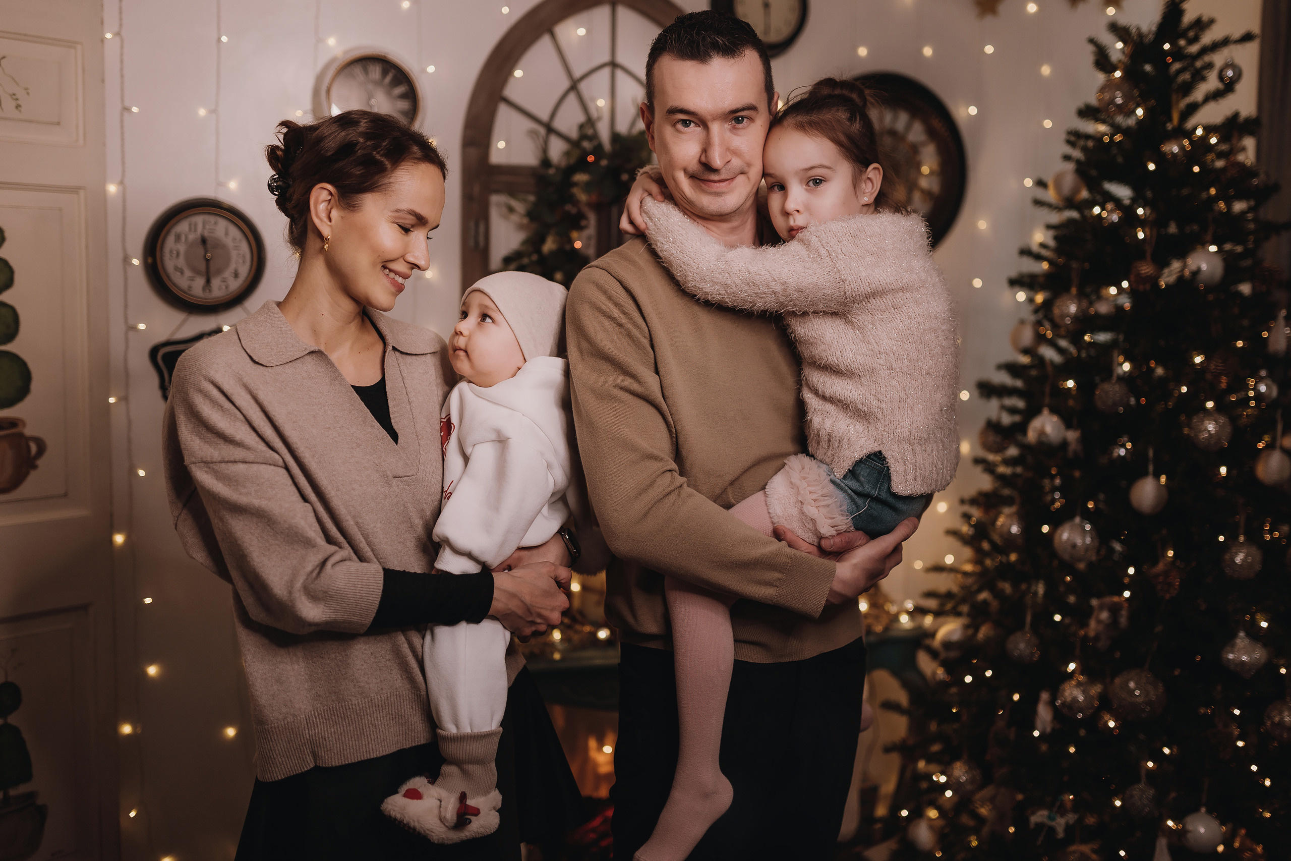 17.12.2022 Christmas Photoshoot 21. Wedding family event photographer in Chicago Nick Yushevich