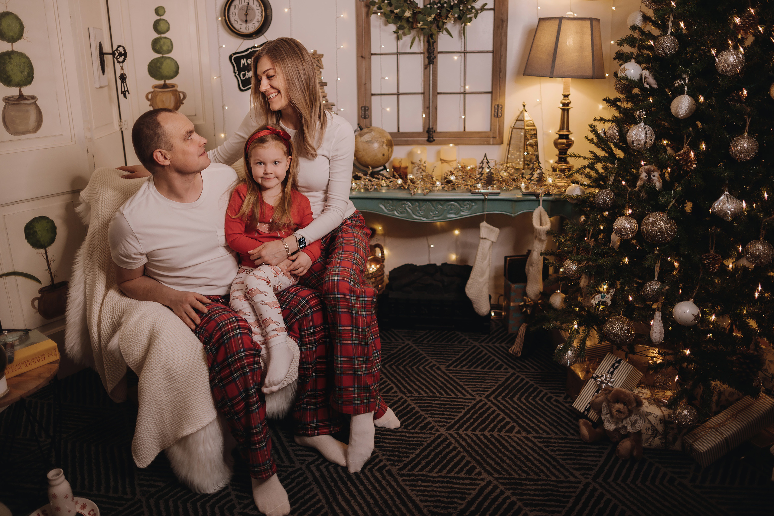 13.12.2022 Christmas Photoshoot 20. Wedding family event photographer in Chicago Nick Yushevich