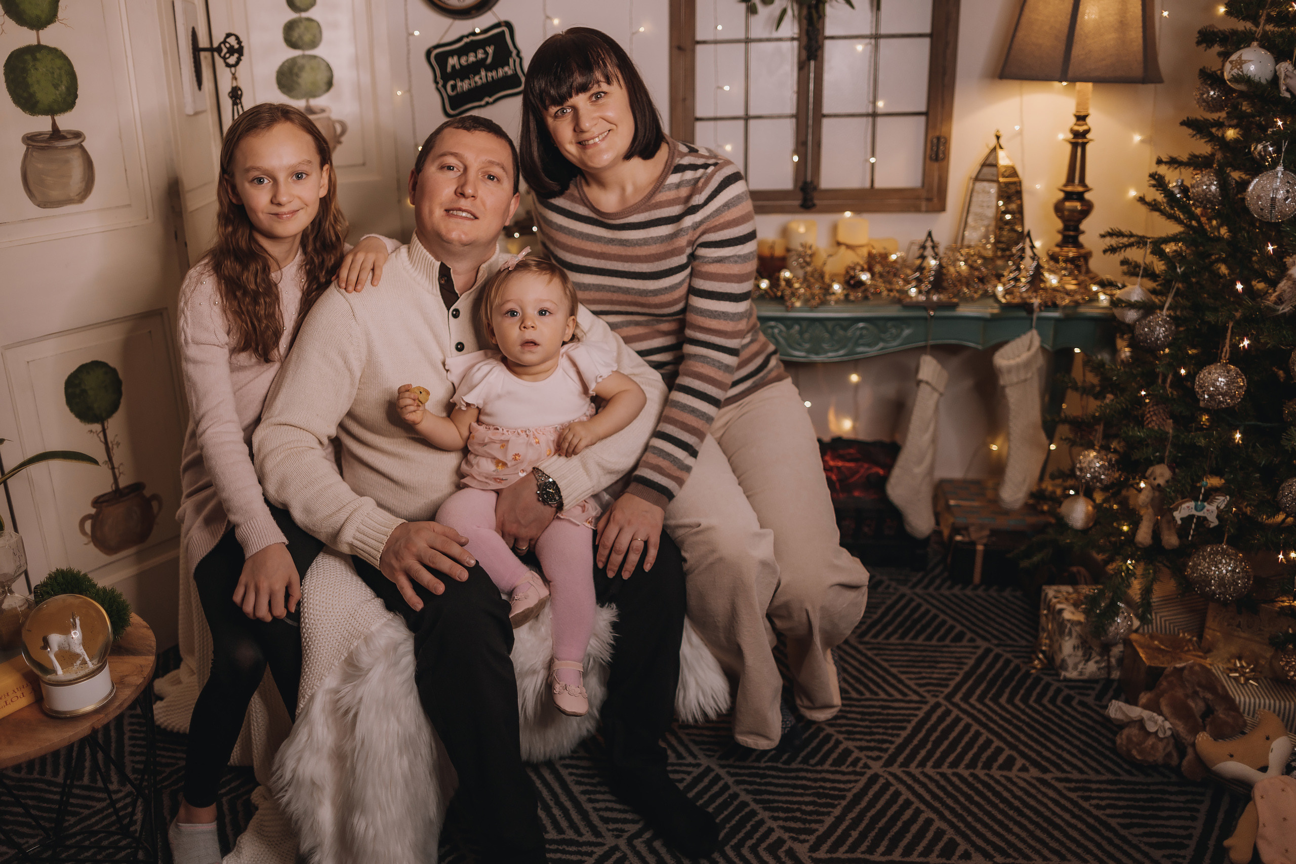 12.10.2022 Christmas Photoshoot 17. Wedding family event photographer in Chicago Nick Yushevich