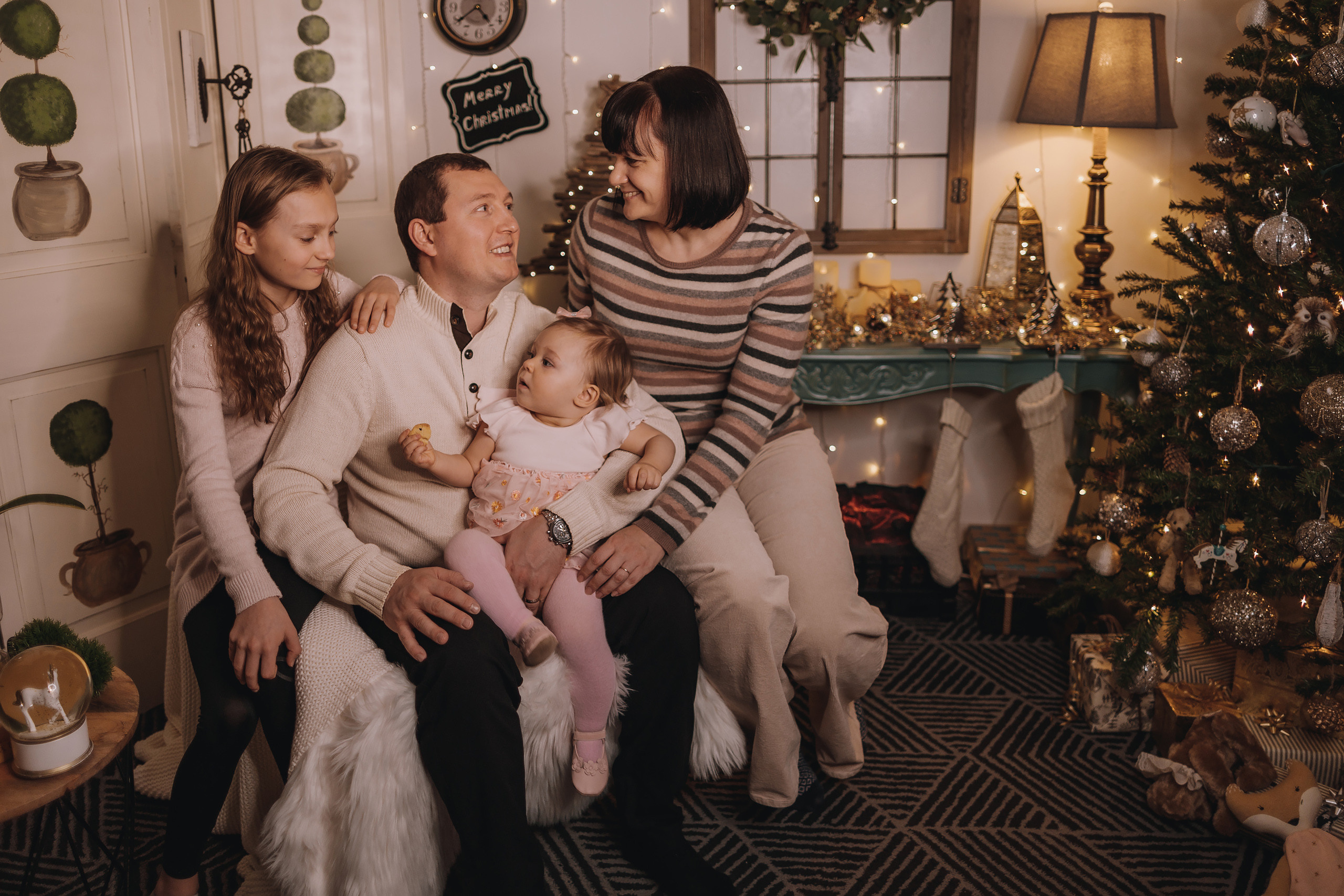 12.10.2022 Christmas Photoshoot 17. Wedding family event photographer in Chicago Nick Yushevich