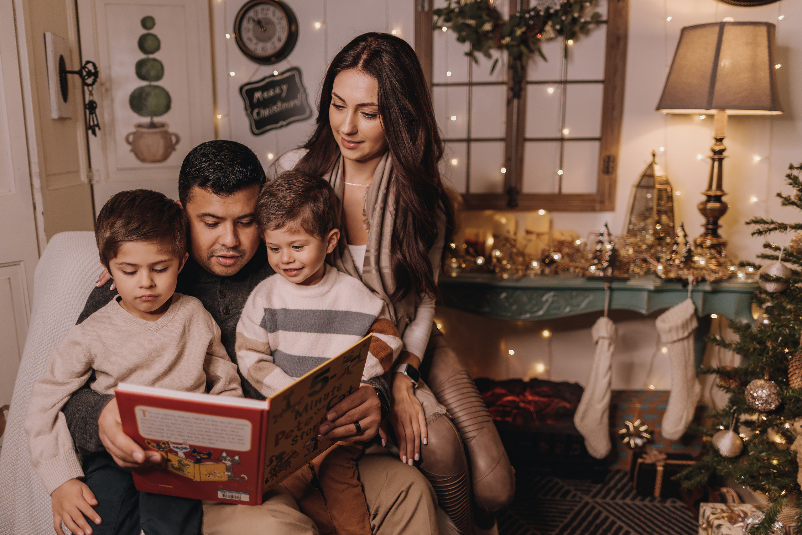 12.11.2022 Christmas Photoshoot 18. Wedding family event photographer in Chicago Nick Yushevich