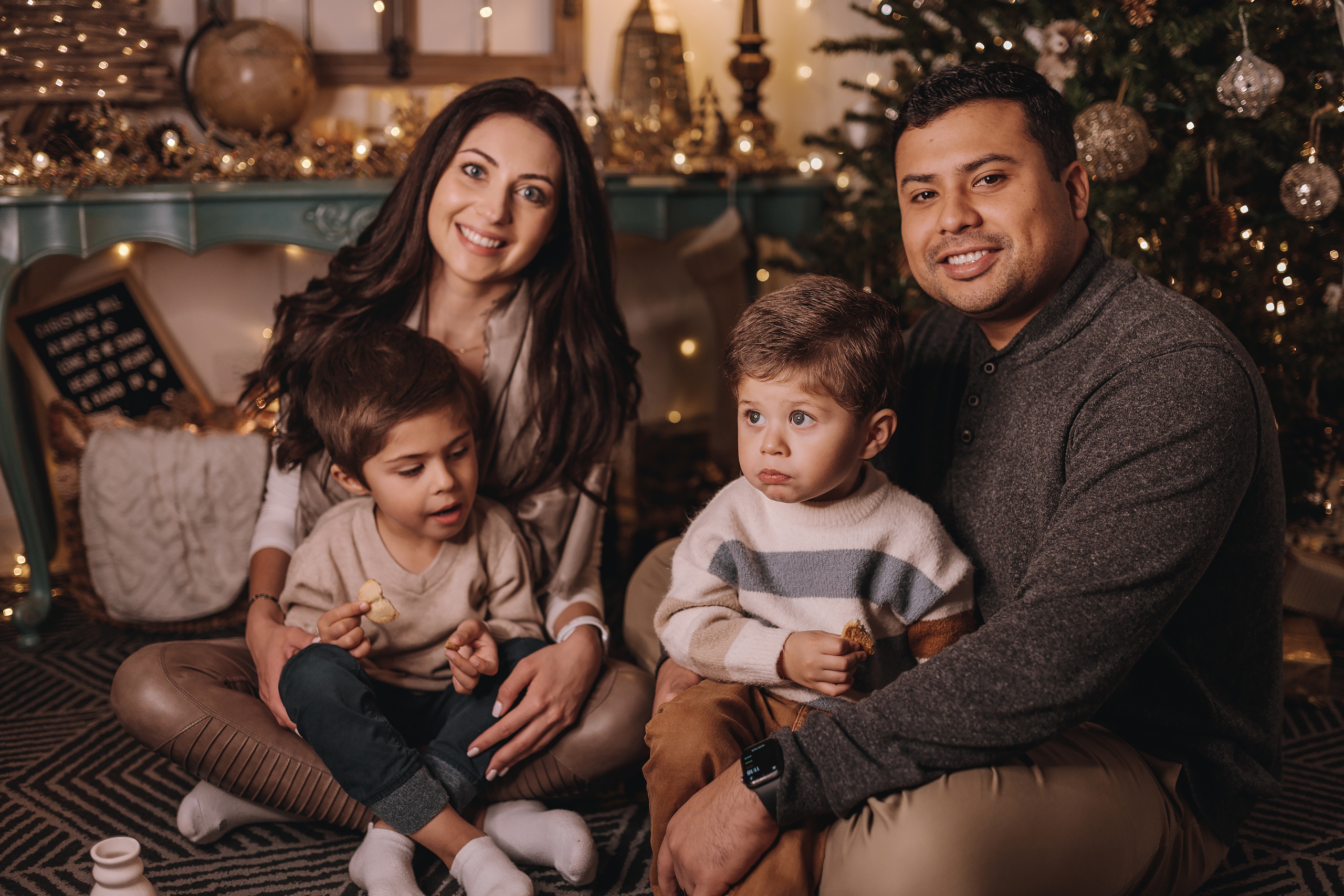 12.11.2022 Christmas Photoshoot 18. Wedding family event photographer in Chicago Nick Yushevich