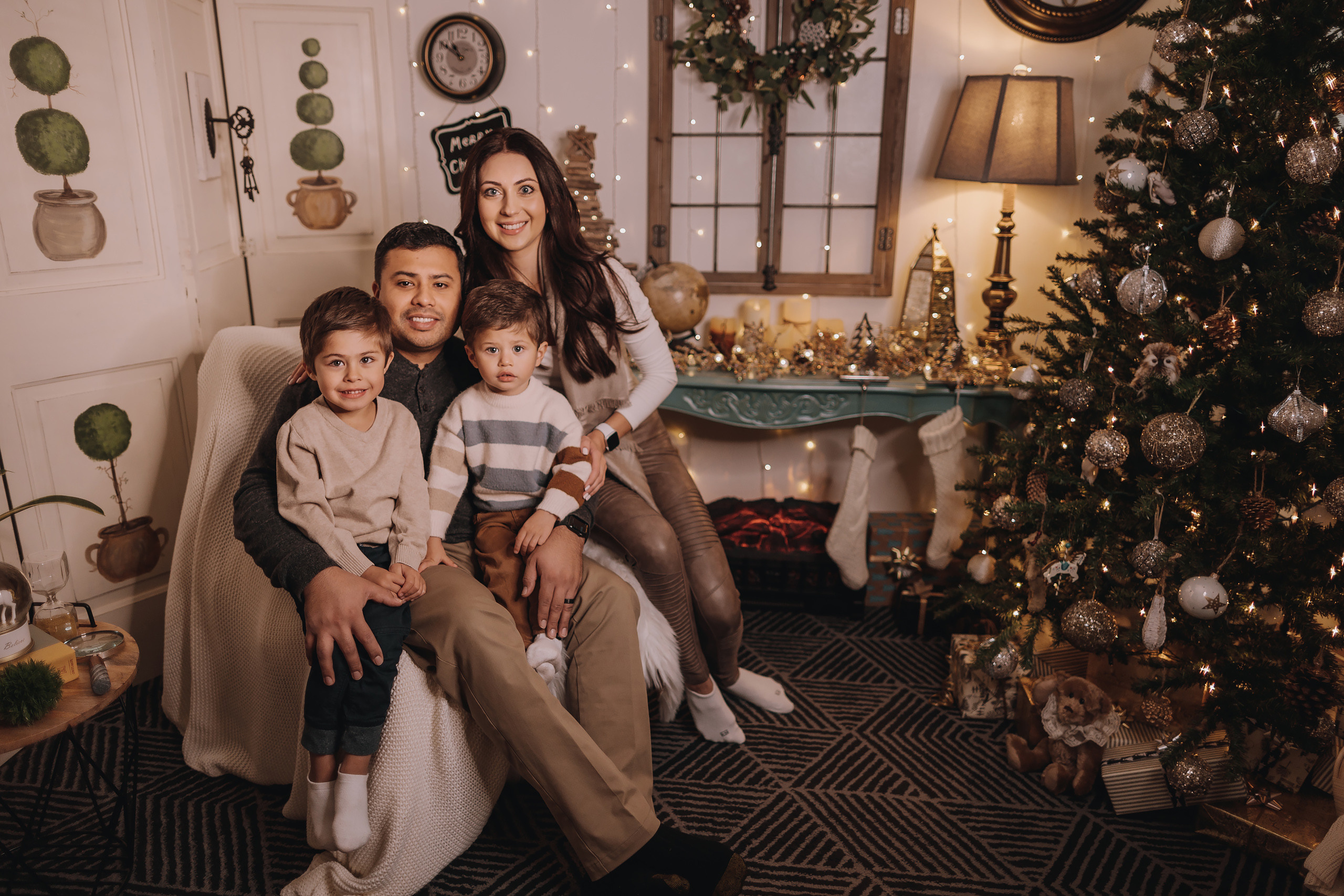 12.11.2022 Christmas Photoshoot 18. Wedding family event photographer in Chicago Nick Yushevich