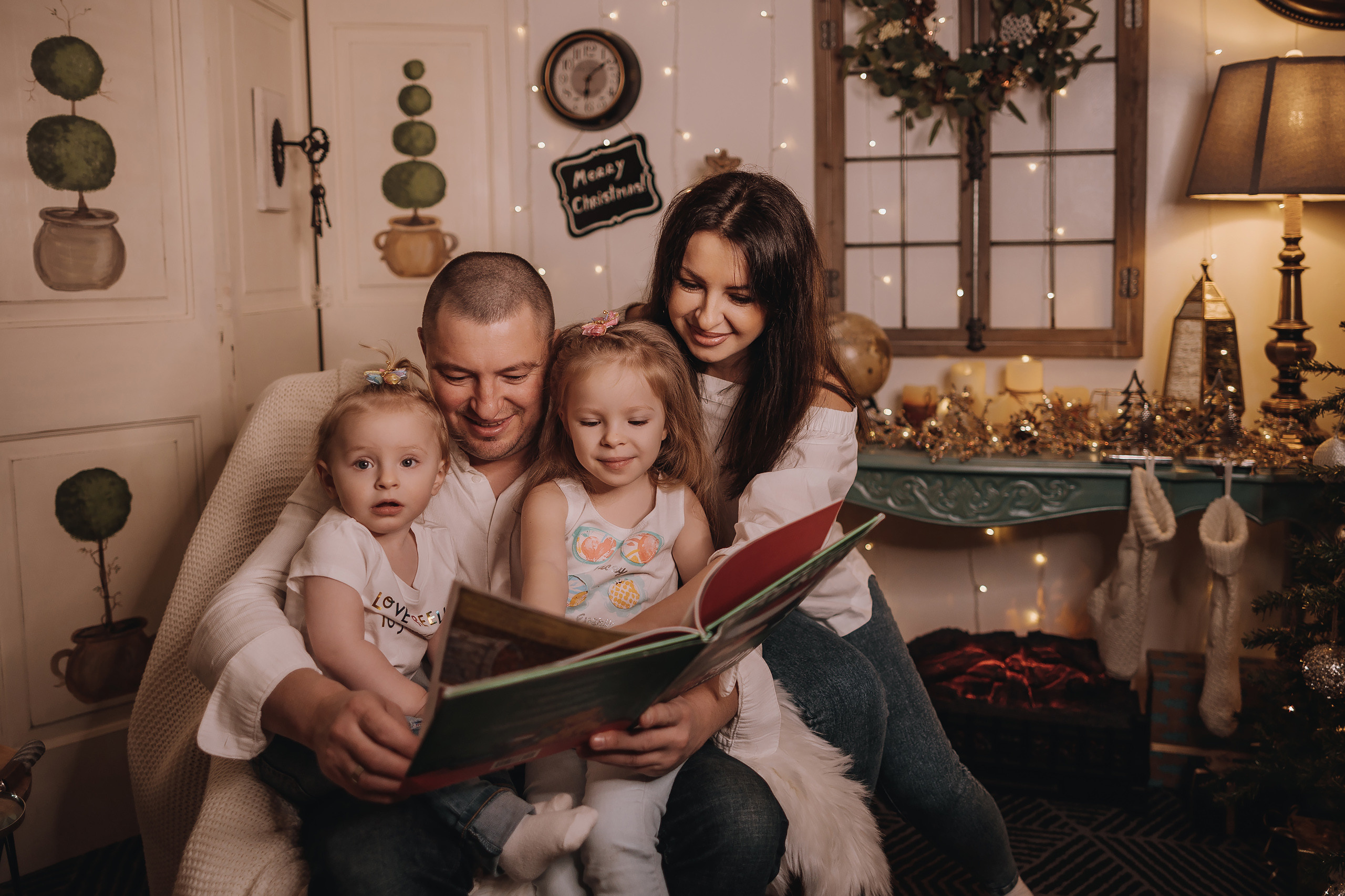 02.04.2023 Christmas Photoshoot 24. Wedding family event photographer in Chicago Nick Yushevich