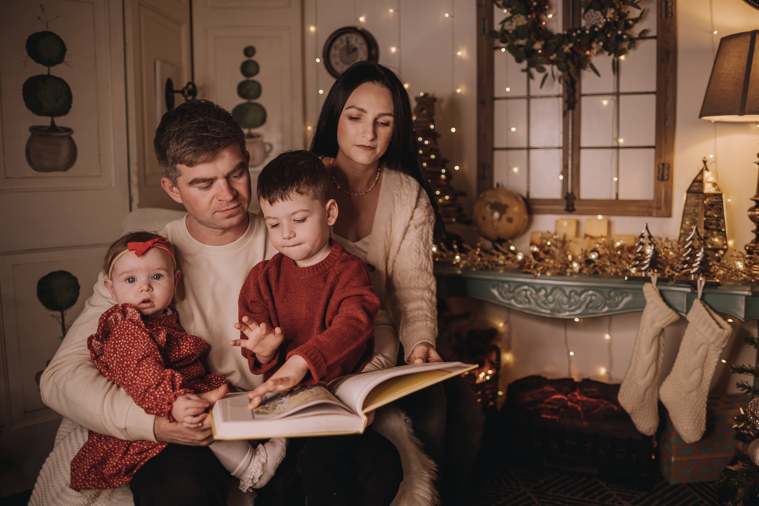 12.03.2022 Christmas Photoshoot 13. Wedding family event photographer in Chicago Nick Yushevich